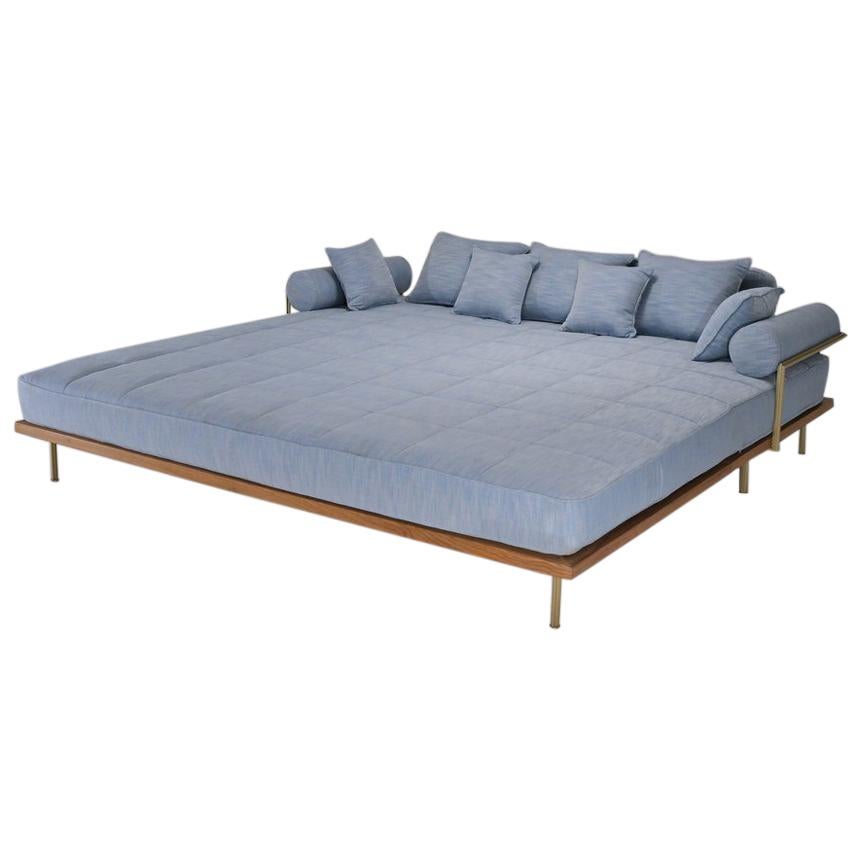 Maßgeschneidertes Outdoor-Lounge-Bett aus Messing und aufgearbeitetem Hartholzrahmen, von P. Tendercool im Angebot