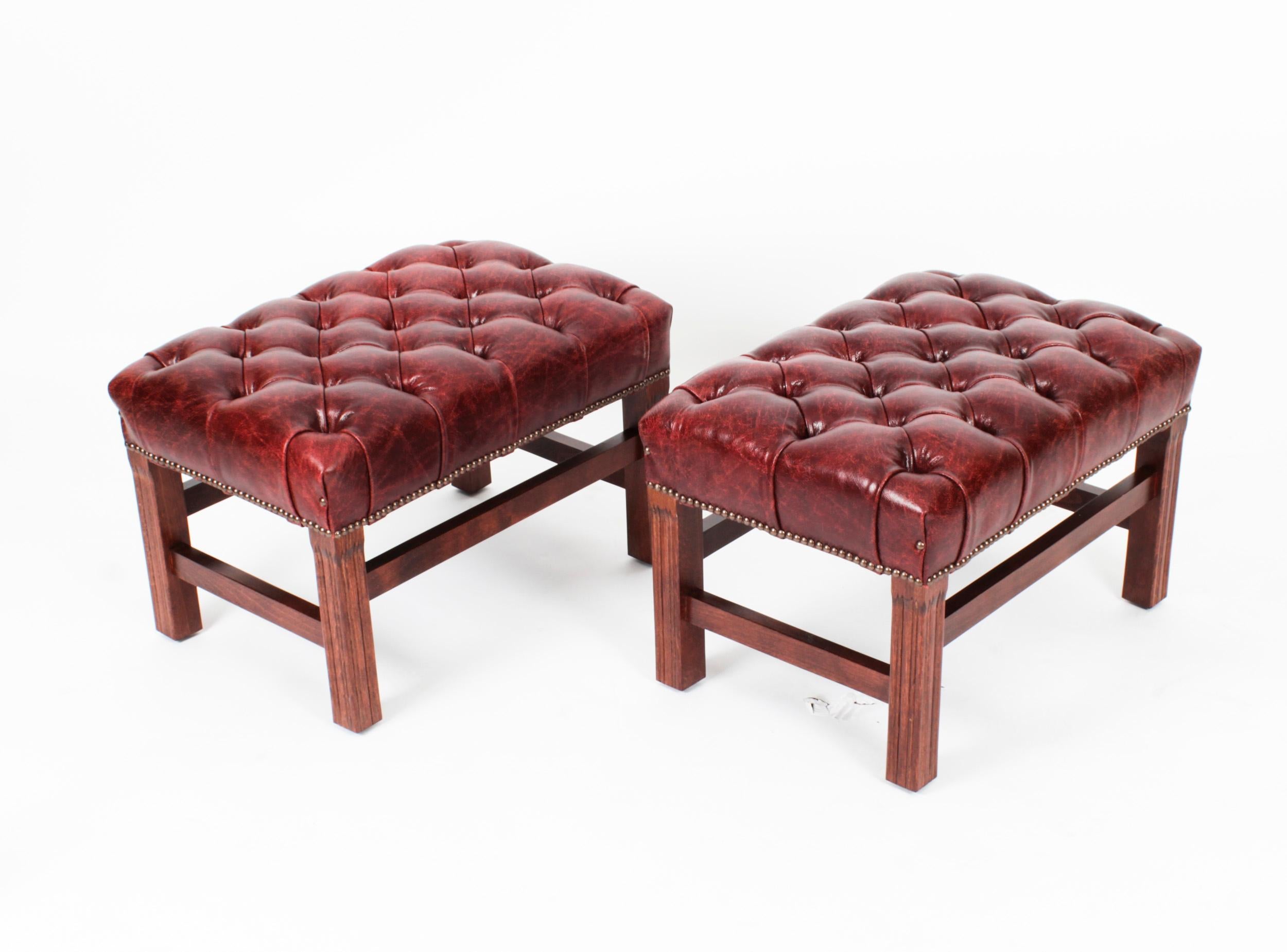 Bespoke Pair Buttoned Leather Stools Murano Port 20th C For Sale 5