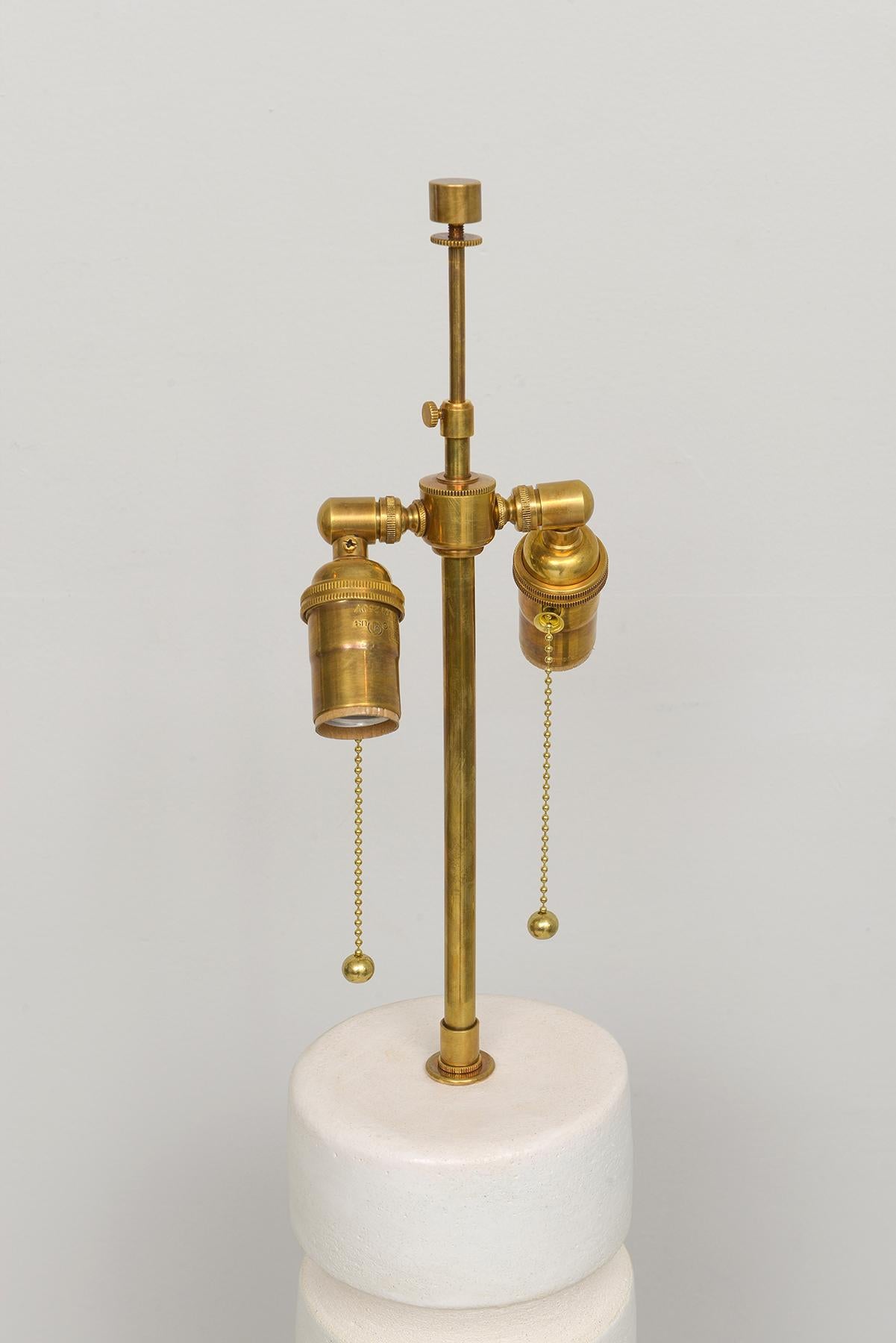 XXIe siècle et contemporain Paire de lampes cylindriques françaises en céramique sur mesure par Barbara Billoud  en vente