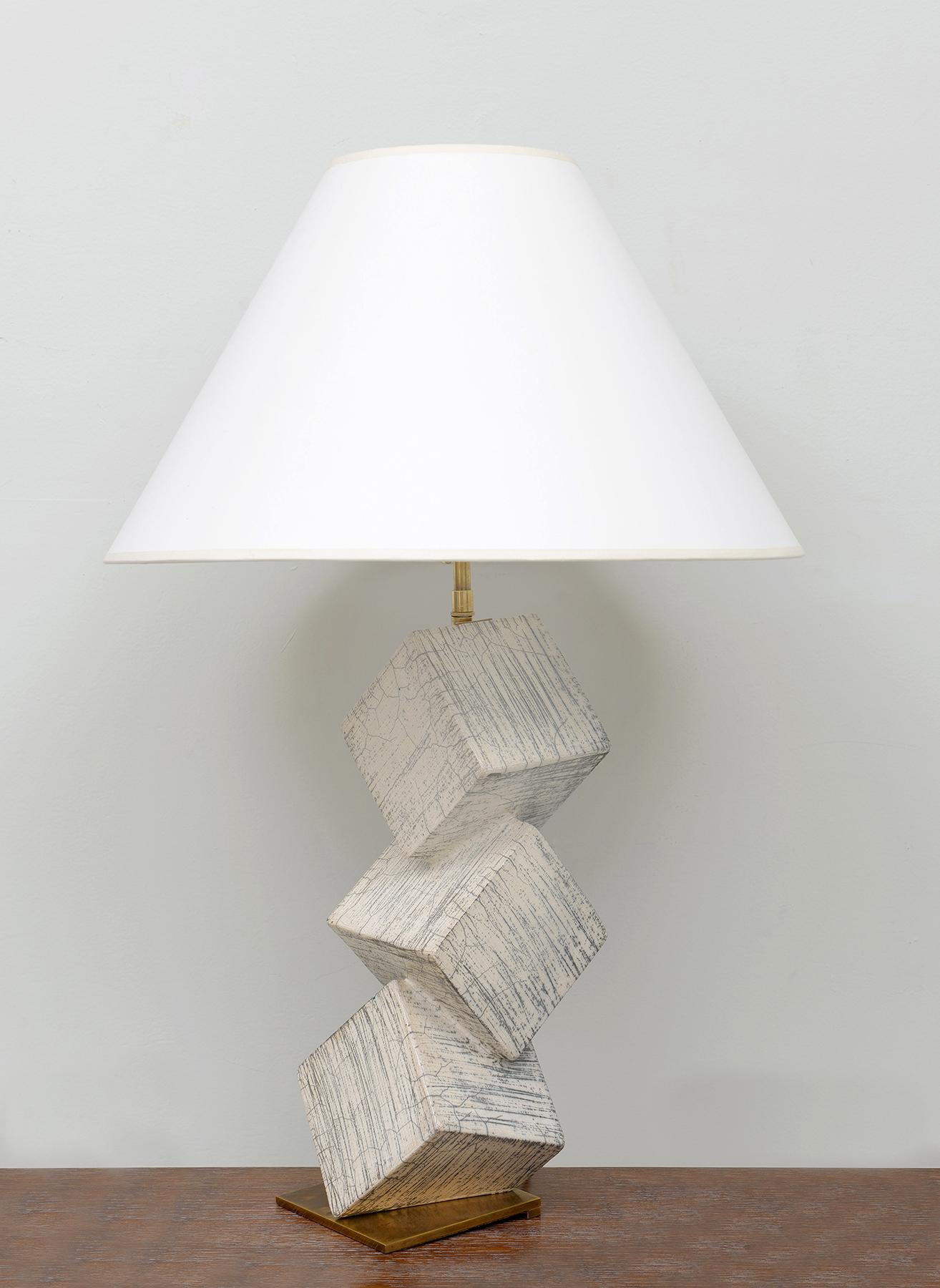Moderno Coppia di lampade scultoree cubiste in ceramica Raku francese Bepoke in vendita
