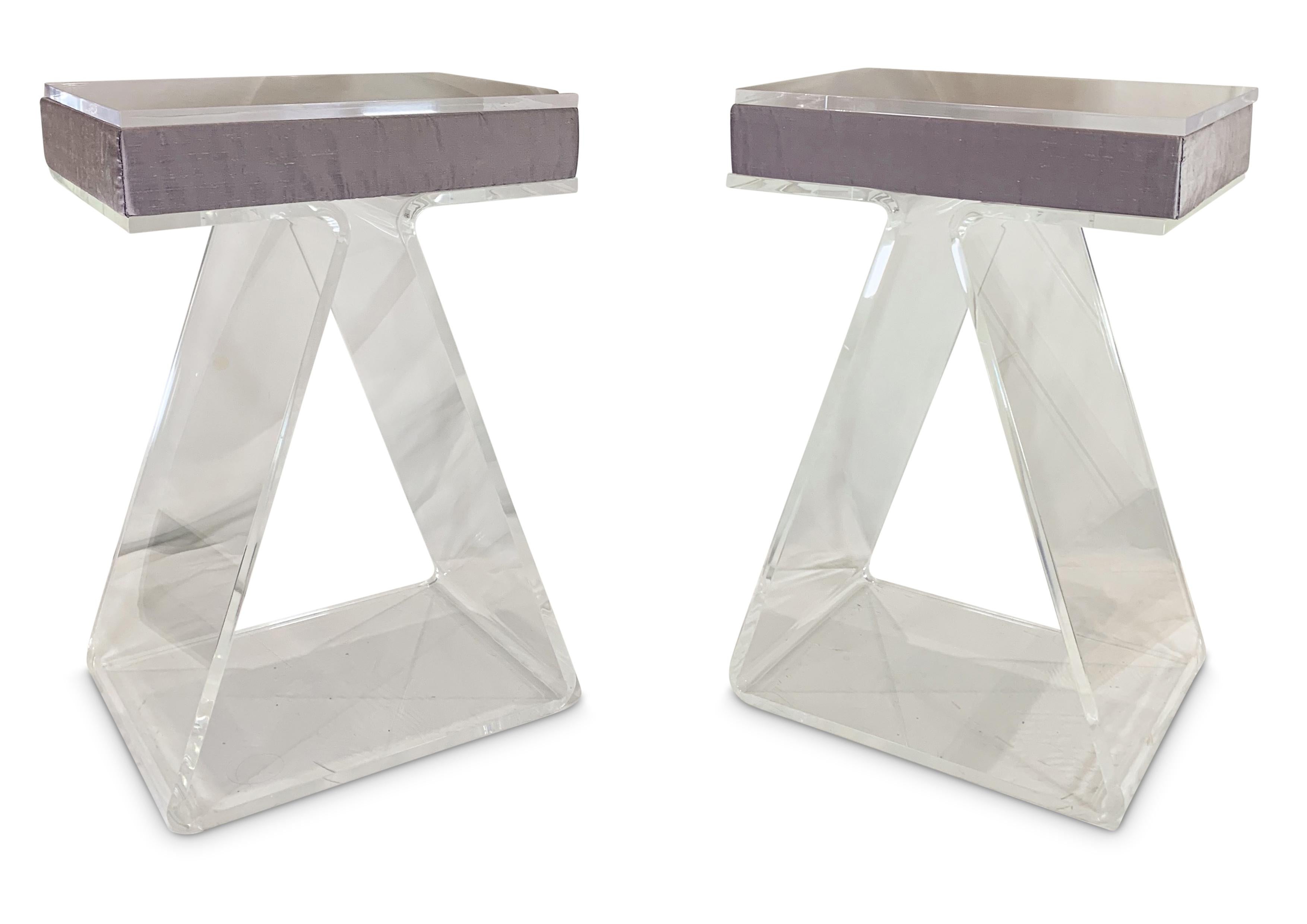 Bespoke Pair of Lucite Bedroom Pedestal Tables With Purple Silk Cushion Idents In Good Condition For Sale In Reading, Berkshire