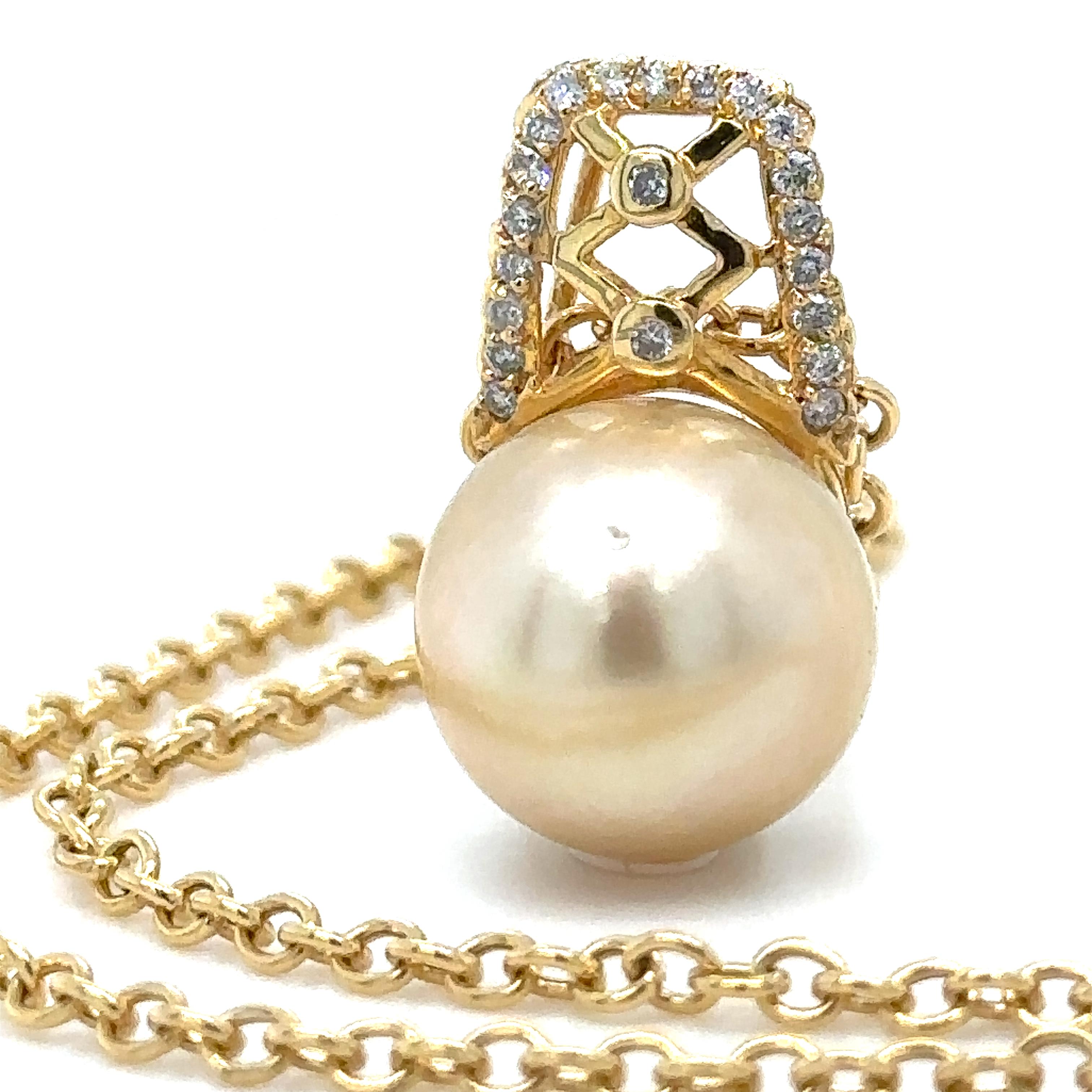 Bespoke Pearl & Diamond Pendant and Chain 0.24ct In Excellent Condition In SYDNEY, NSW