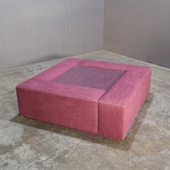 Table basse violette sur mesure avec centre de table en verre