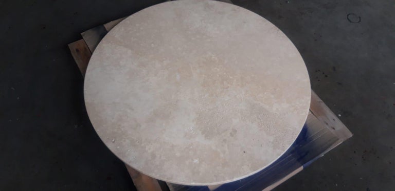 Bespoke Round Italian Travertine Dining Table In New Condition For Sale In London, London