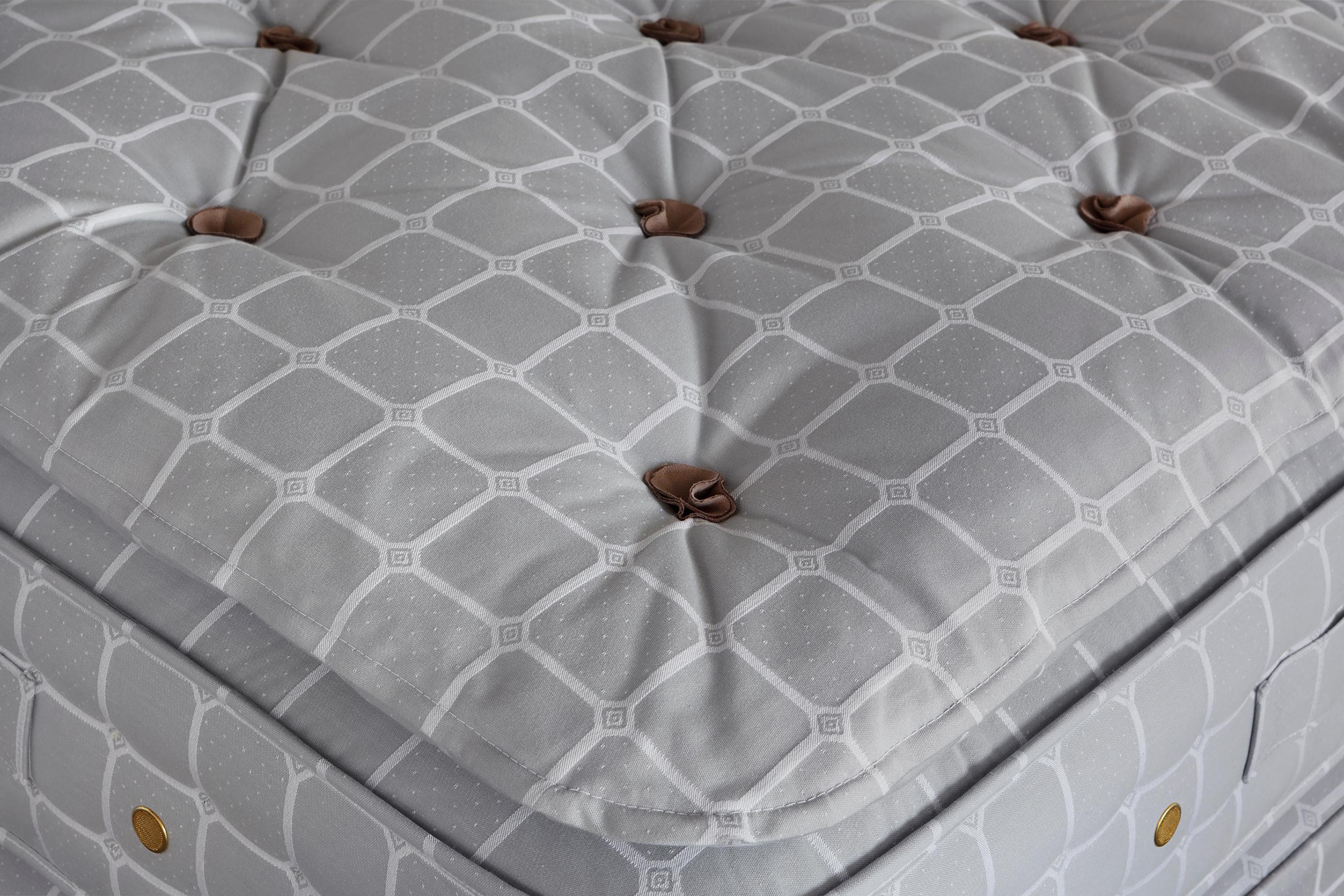Cotton Bespoke Savoir Felix Linen Headboard & Nº4v Vegan Bed Set, Eastern King Size For Sale