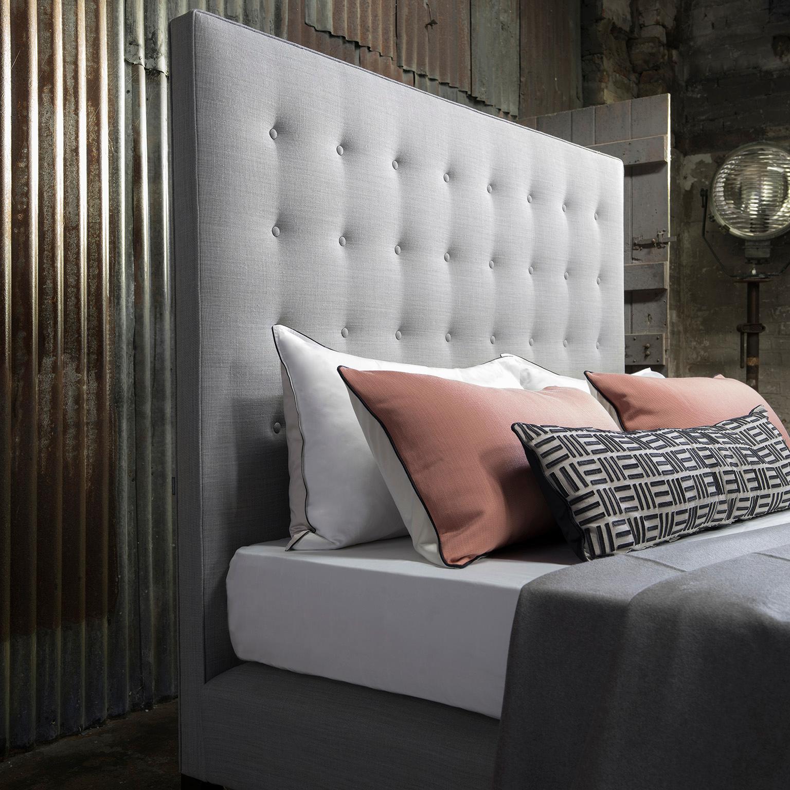 British Bespoke Savoir Holly Headboard and Nº3 Bed Set, California King Size For Sale
