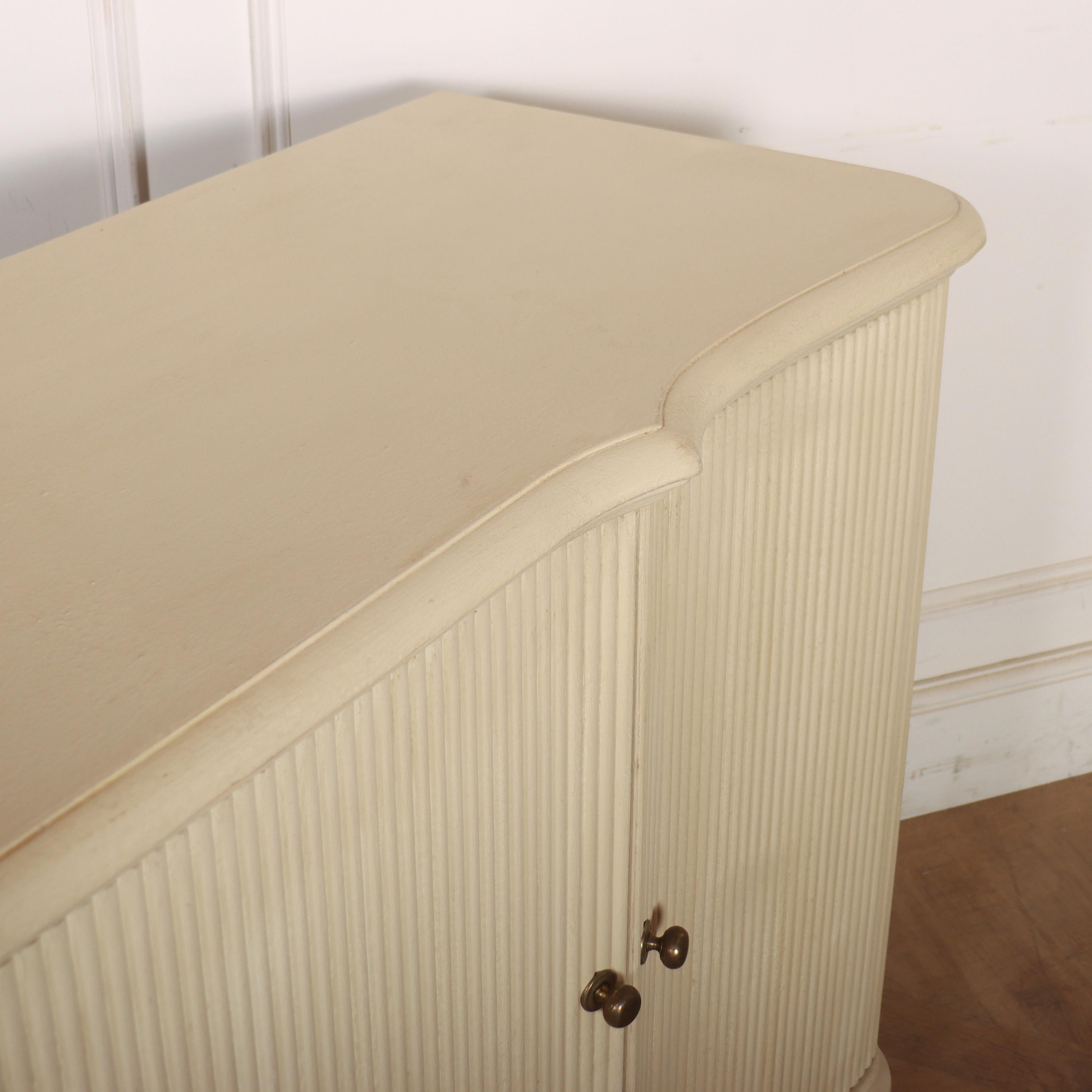 Bespoke Swedish Style Serpentine Front Sideboard In Good Condition For Sale In Leamington Spa, Warwickshire