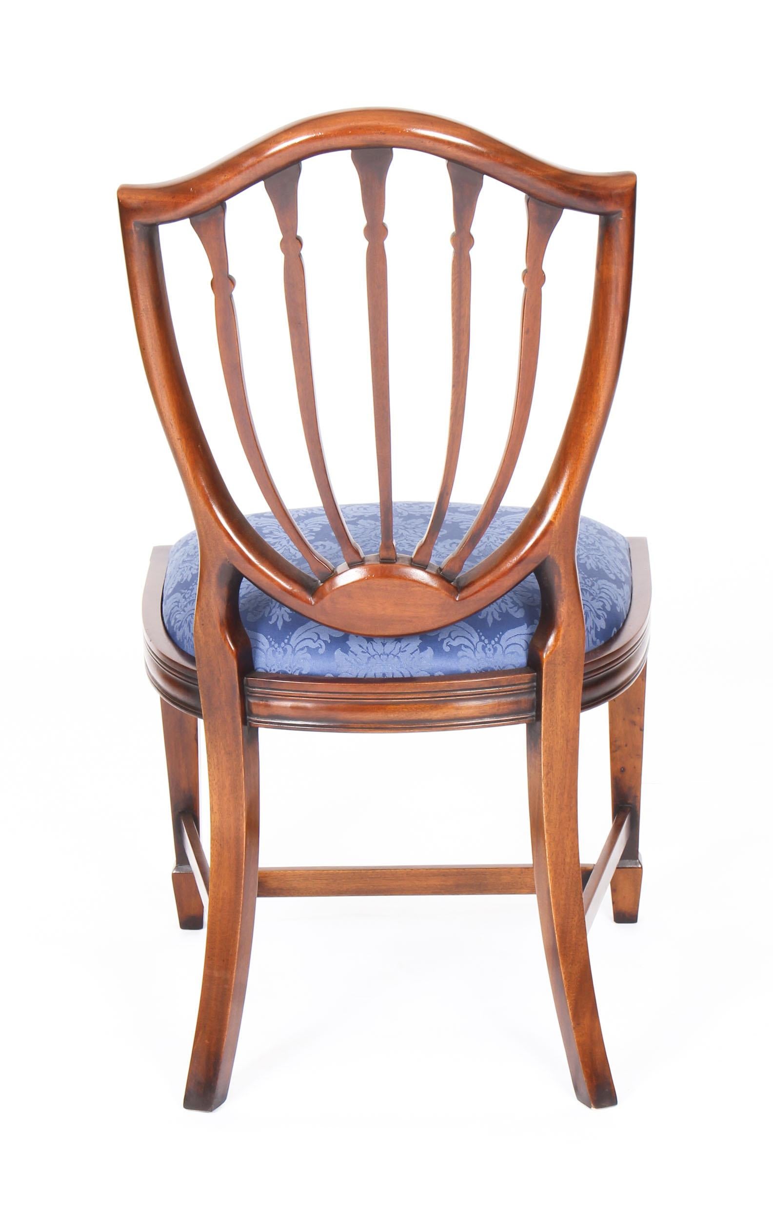 Bespoke Set 12 English Hepplewhite Revival Dining Chairs 20th Century 7