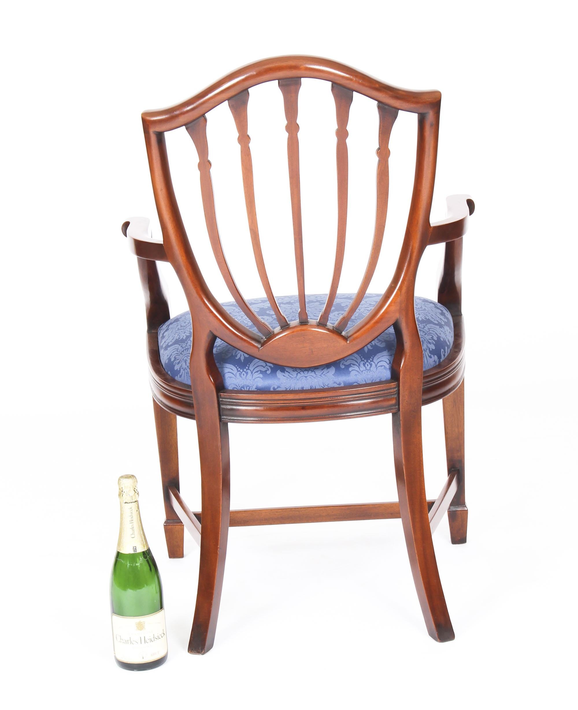 Bespoke Set 12 English Hepplewhite Revival Dining Chairs 20th Century 15