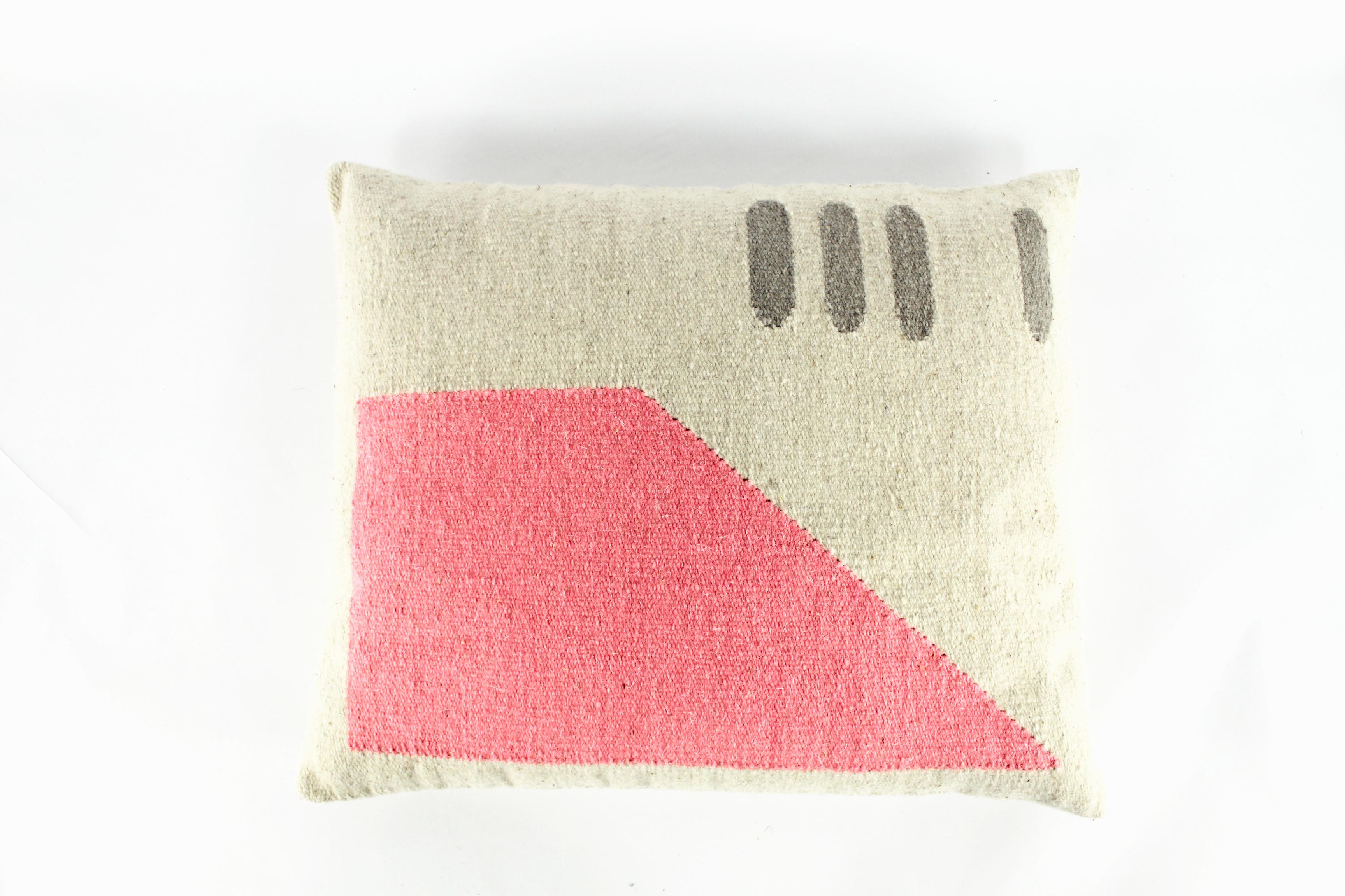 This set of bespoke pillows is handmade from 100% natural materials in the maker's studio in Brooklyn, NY.

The wool is sourced from a village south Oaxaca, a blend of merino and churro wool, and spun with variations that give it incredible texture
