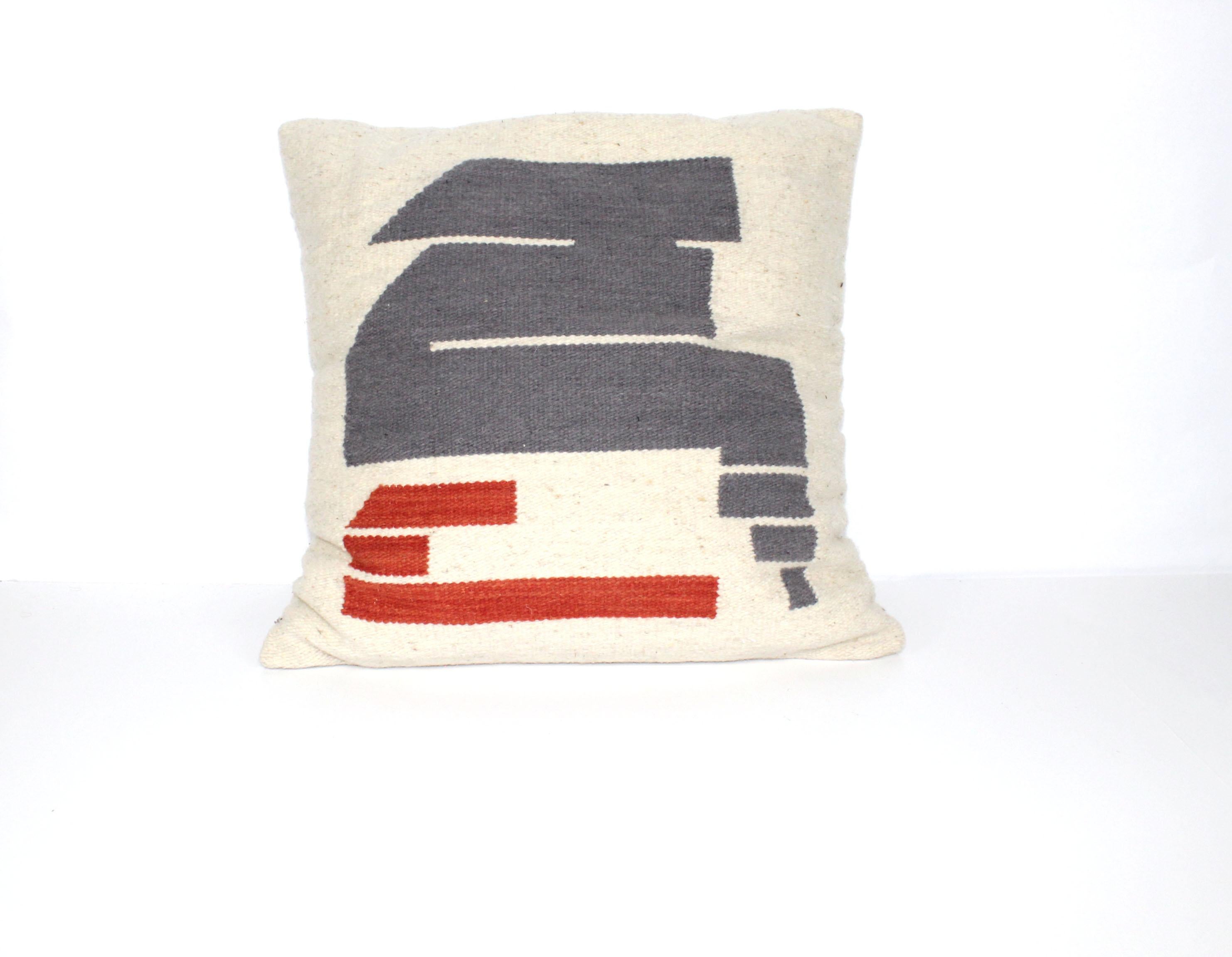 Bespoke set of Handwoven Throw Pillows In New Condition For Sale In Brooklyn, NY