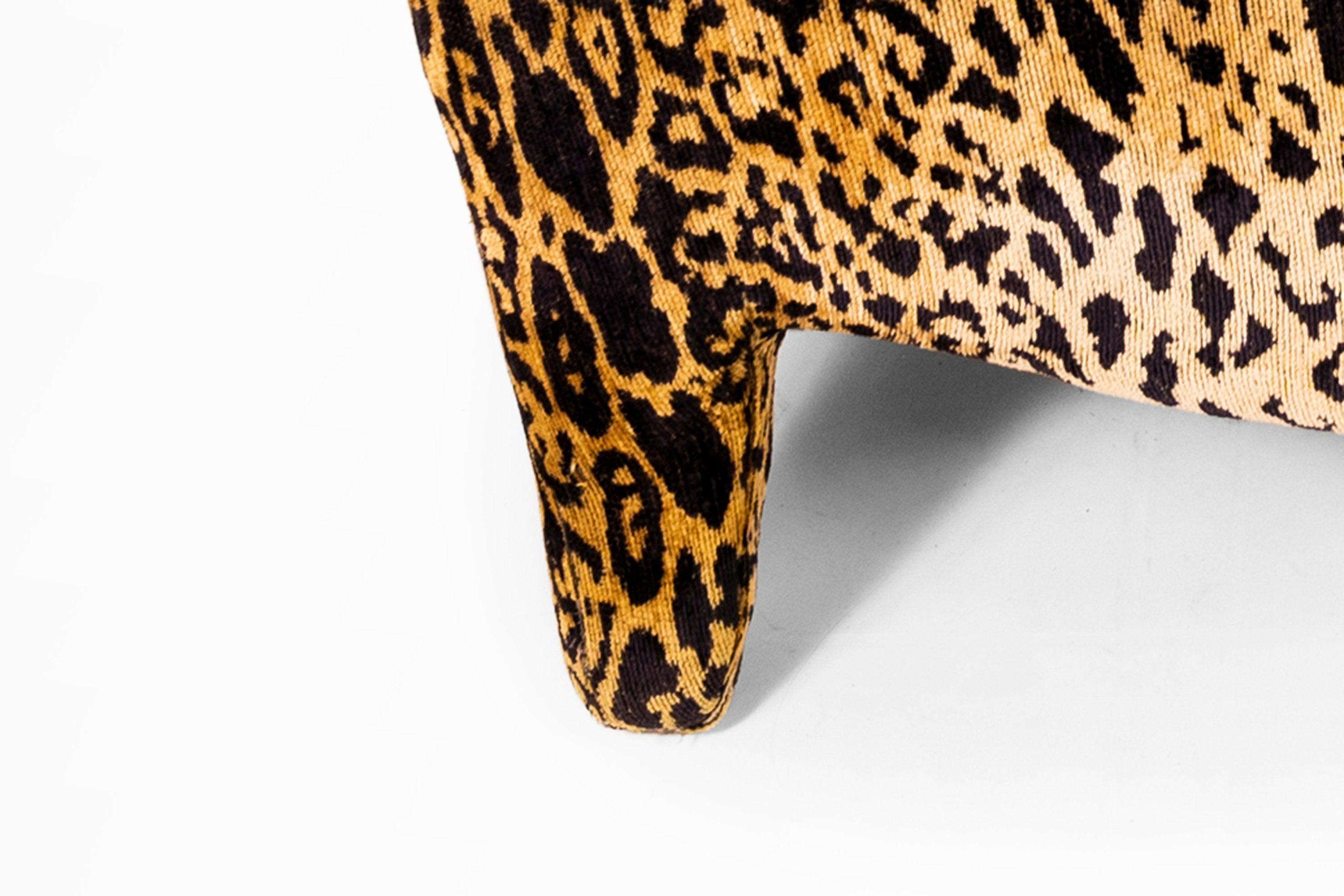 Oversized and extravagant. A bespoke set of two leopard print custom chairs found in their original leopard print fabric. A fabulous contemporary selection sure to capture every gaze in your space!

---Dimensions---

Width: 38 in / 96.52 cm
Depth: