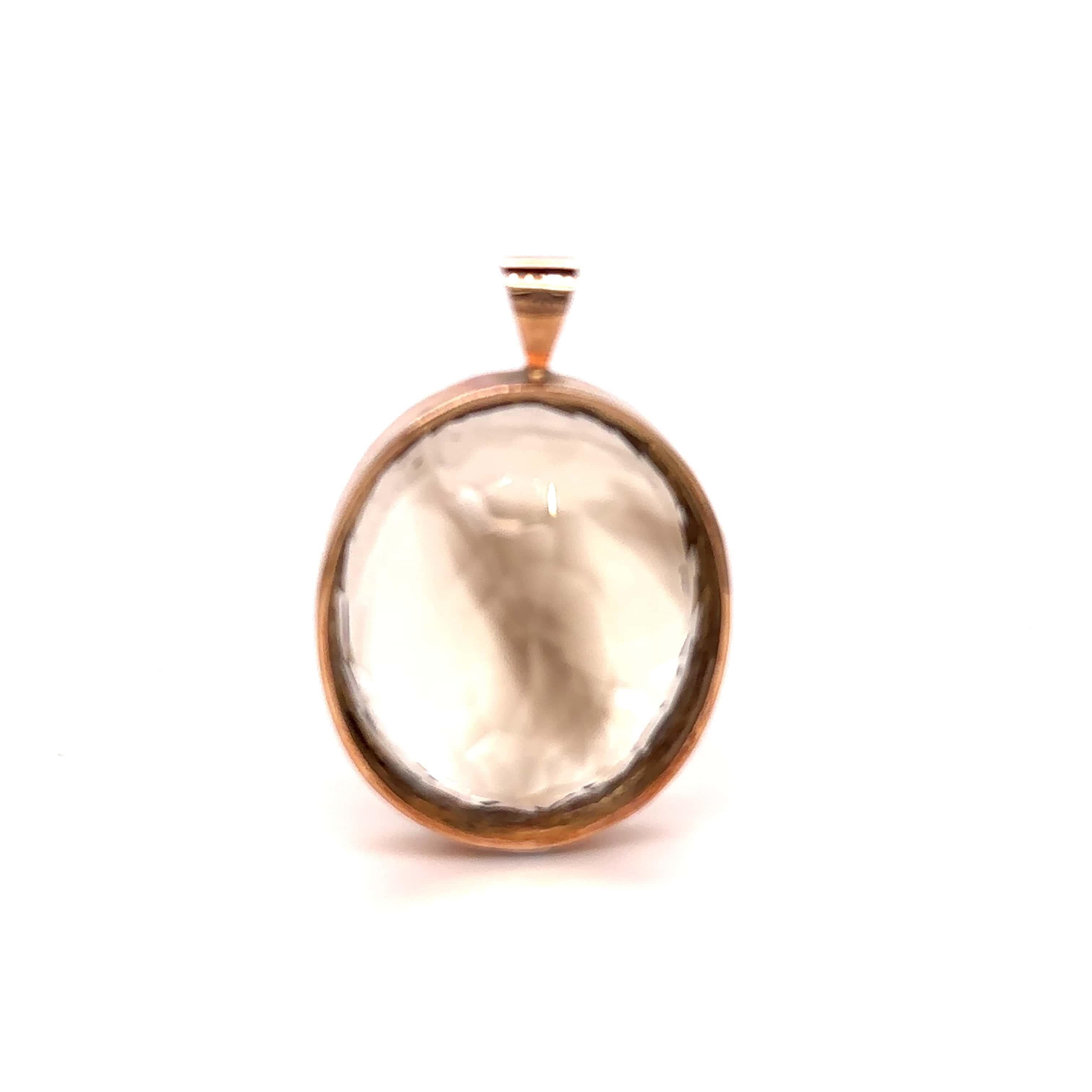 Unique features:

A women's, custom made, pendant

Bespoke Pendant made of 9 kt Rose Gold, in a bezel setting, and weighing 6 gm. Stamped:375. 

Set with a single cushion cut smoky Quartz Gemstone with a weight of 60.00ct. 
Metal: 9ct Rose