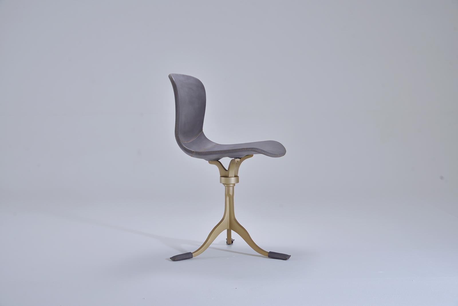 Model: PT43 Chair with Swivel
Seat: Leather
Seat color: Grey
Base: PT43 base, with swivels and hand cast brass
Base finish: Golden sand
Dimensions: 52 x 50 x 81 cm (seat height 46 cm)
(W x D x H) 20.5 x 19.7 x 31.89 inch (seat height 18.1