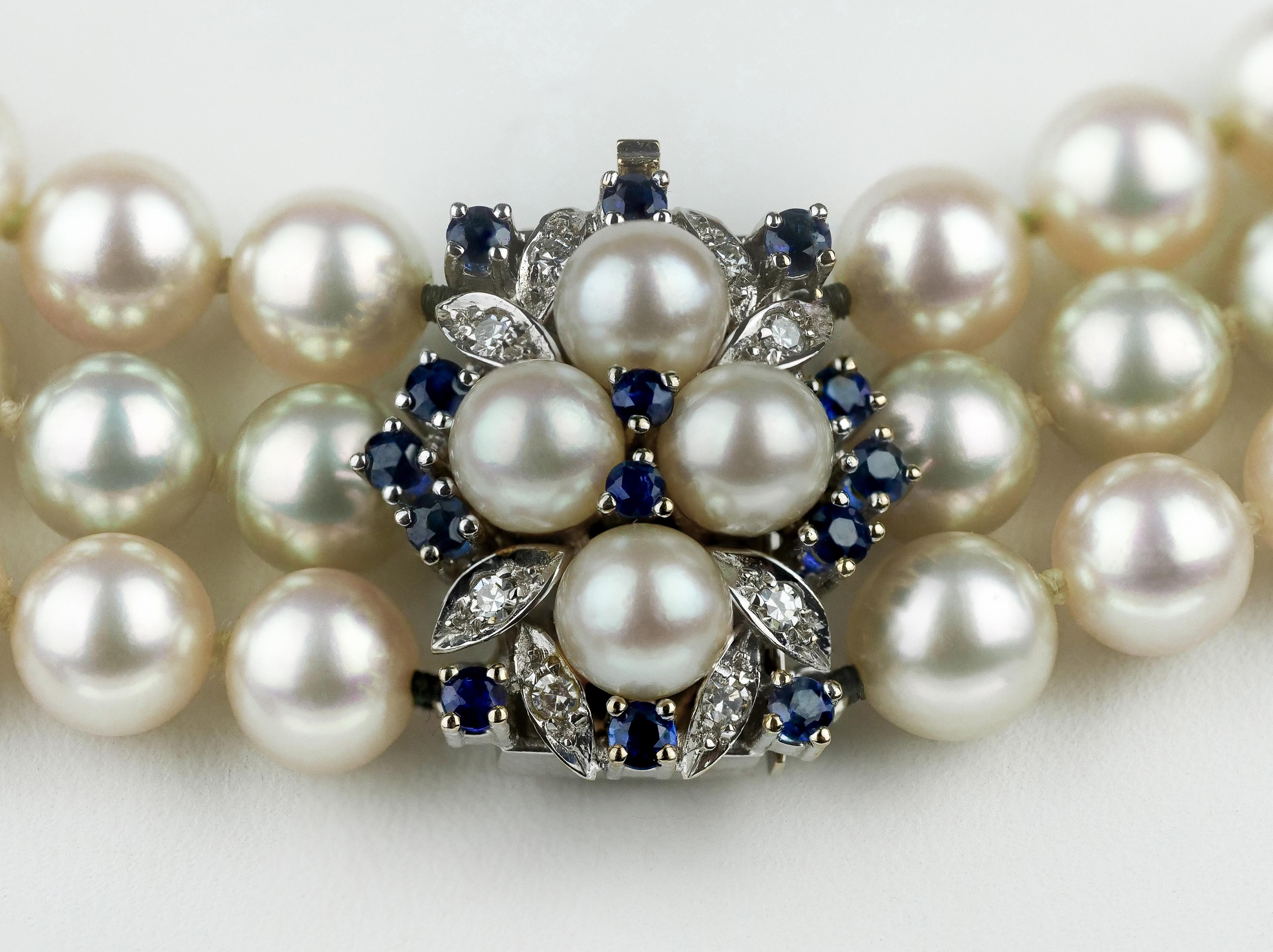 3 row pearl necklace