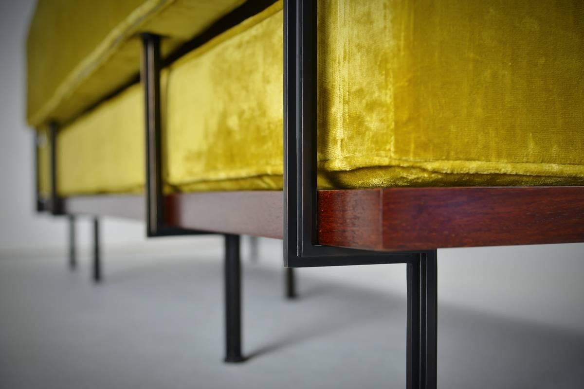 Thailandese Divano a tre posti su misura, legno duro recuperato, struttura in ottone massiccio di P. Tendercool in vendita