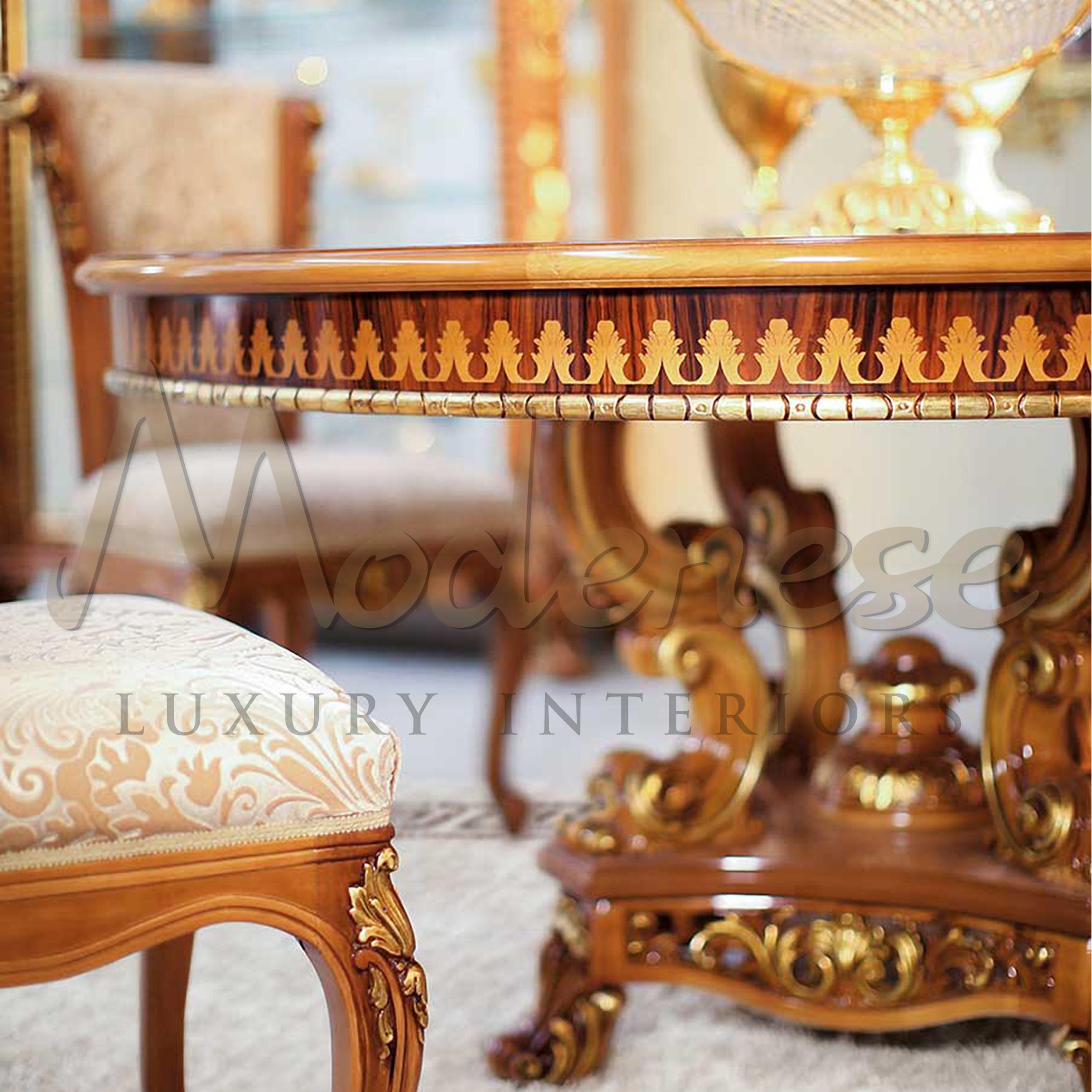 Baroque Table ronde en marqueterie de noyer sur mesure en Radica par Modenese Luxury Interiors en vente