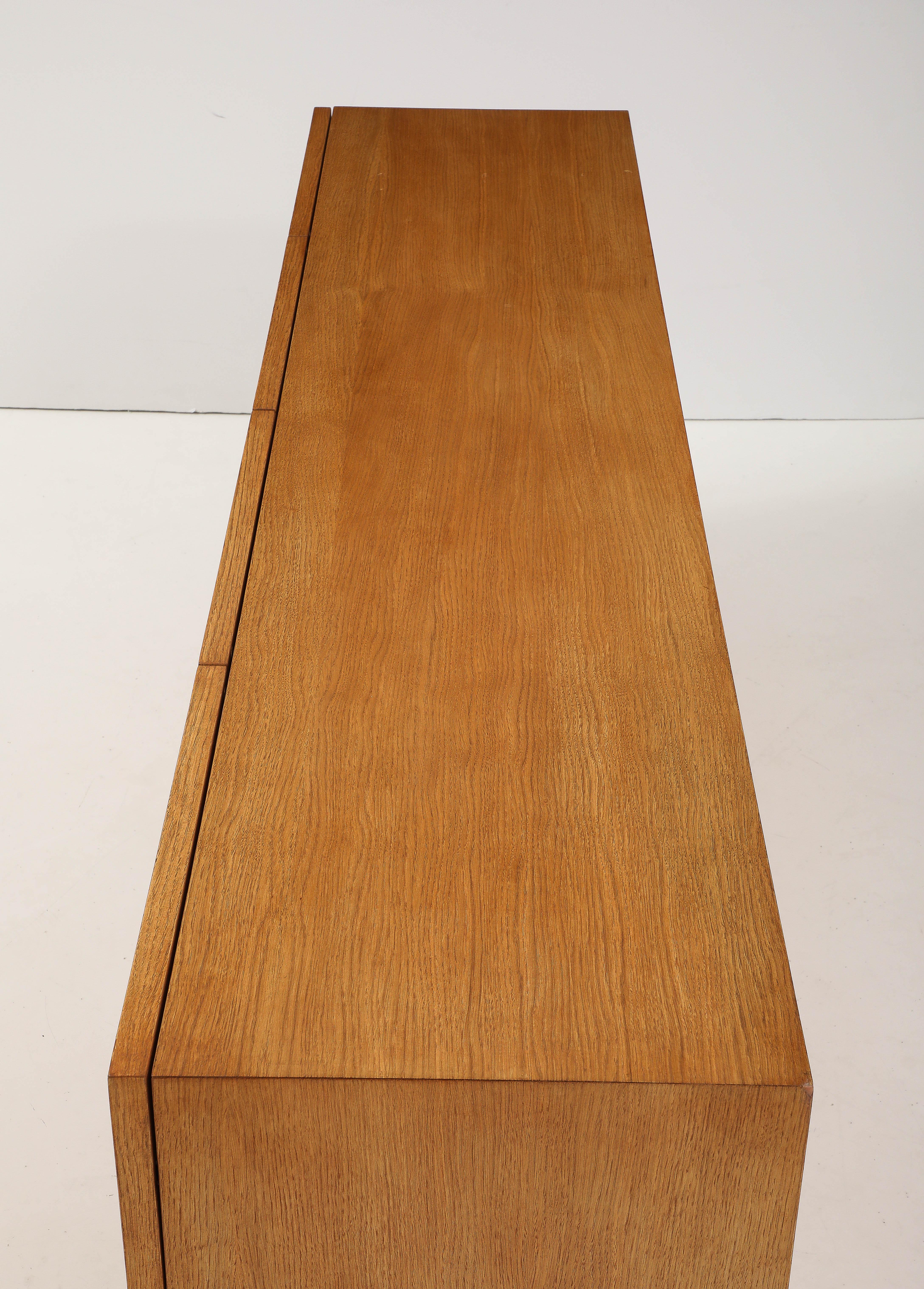 Buffet ou crédence géométrique en Oak Oak blanc sur mesure, Italie Neuf - En vente à New York, NY