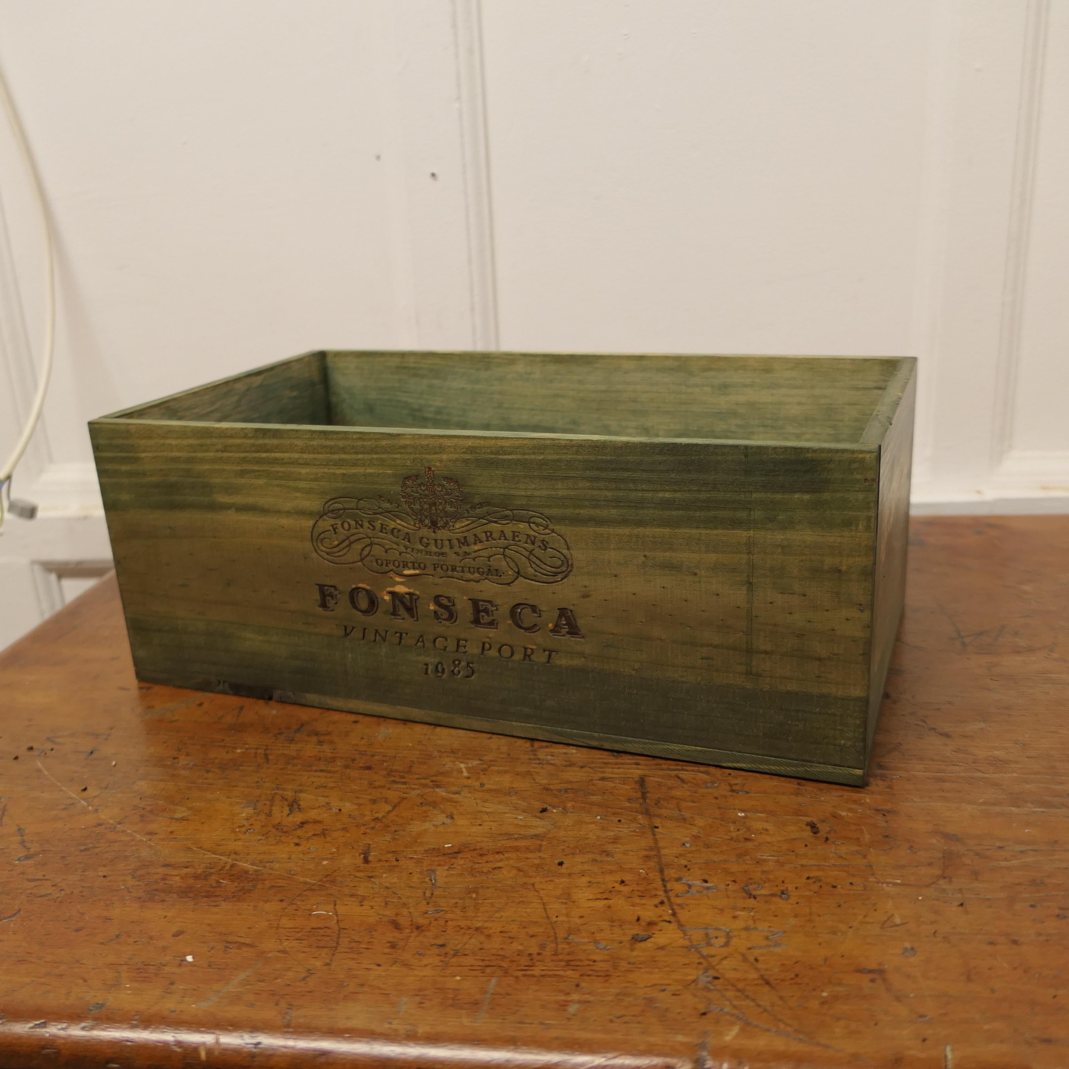  Bespoke Wine Box Gift Box, Tidy, Hamper, Caddy

This attractive piece can be put to many uses, with Christmas and Thanks Giving just around the corner, it would make a great Table Decoration or simple Gift box to set off that special Surprise

Once