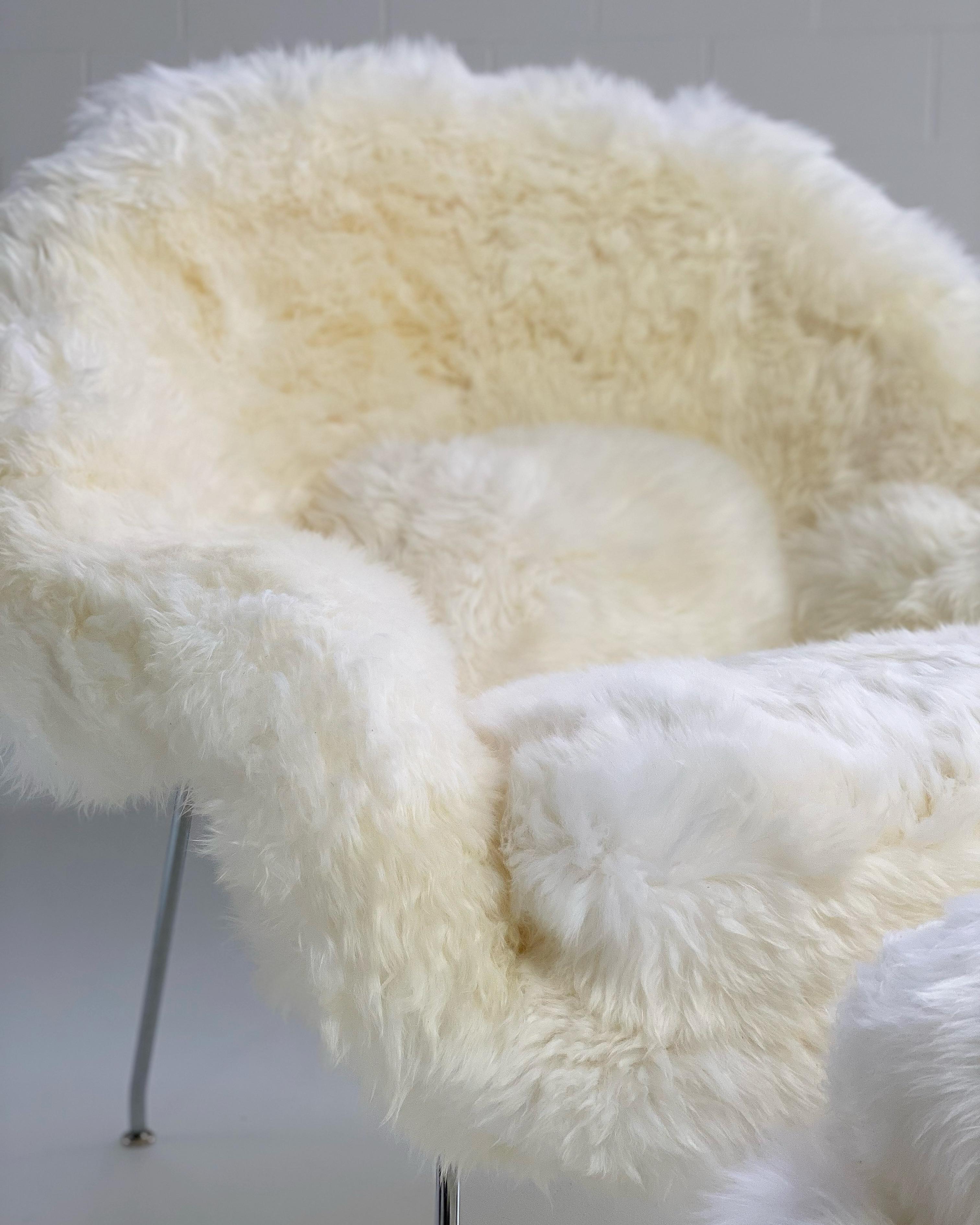 Forsyth Bespoke Womb Chair and Ottoman in New Zealand Sheepskin, Ivory For Sale 4