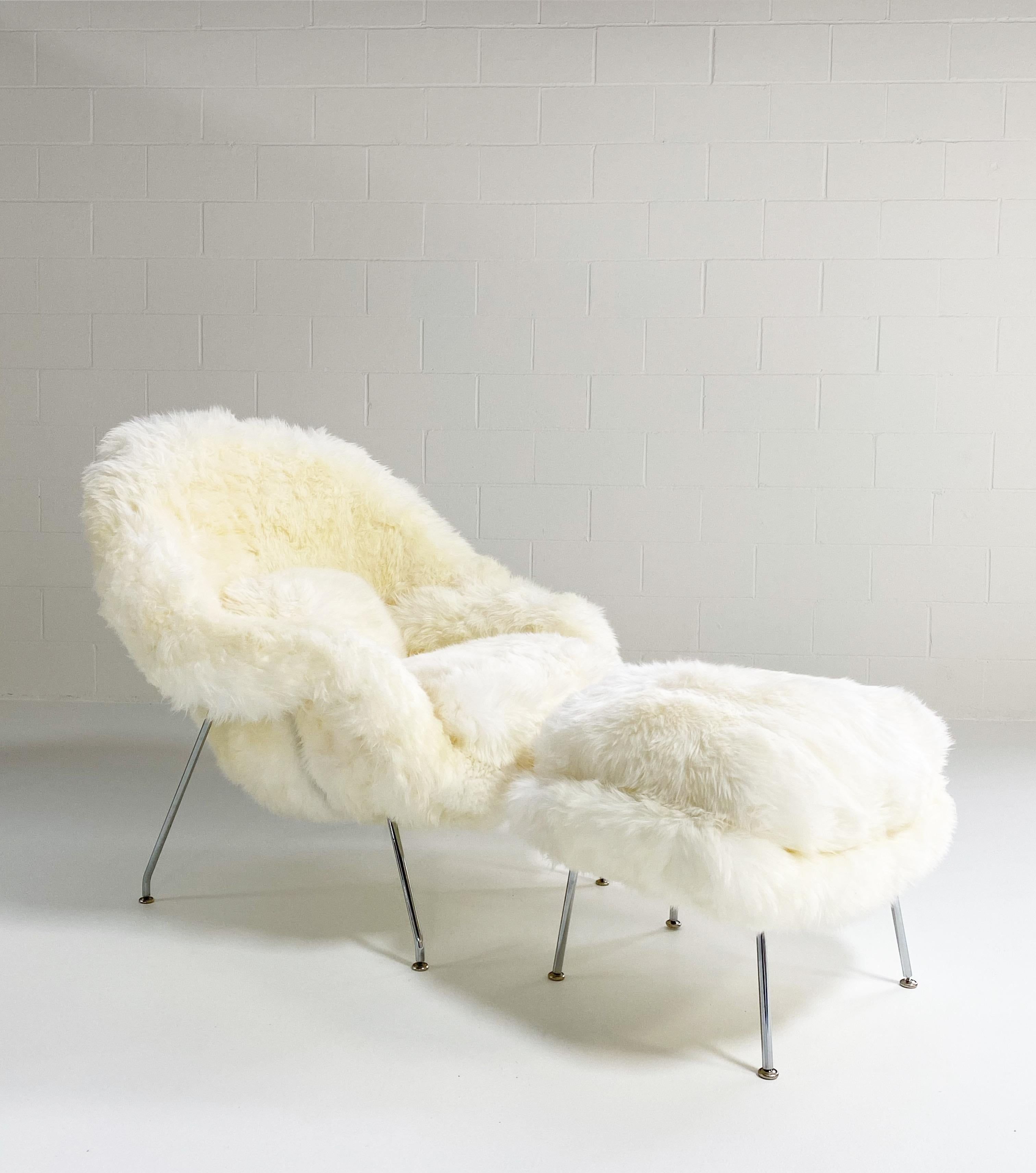 Forsyth Bespoke Womb Chair and Ottoman in New Zealand Sheepskin, Ivory In Excellent Condition For Sale In SAINT LOUIS, MO