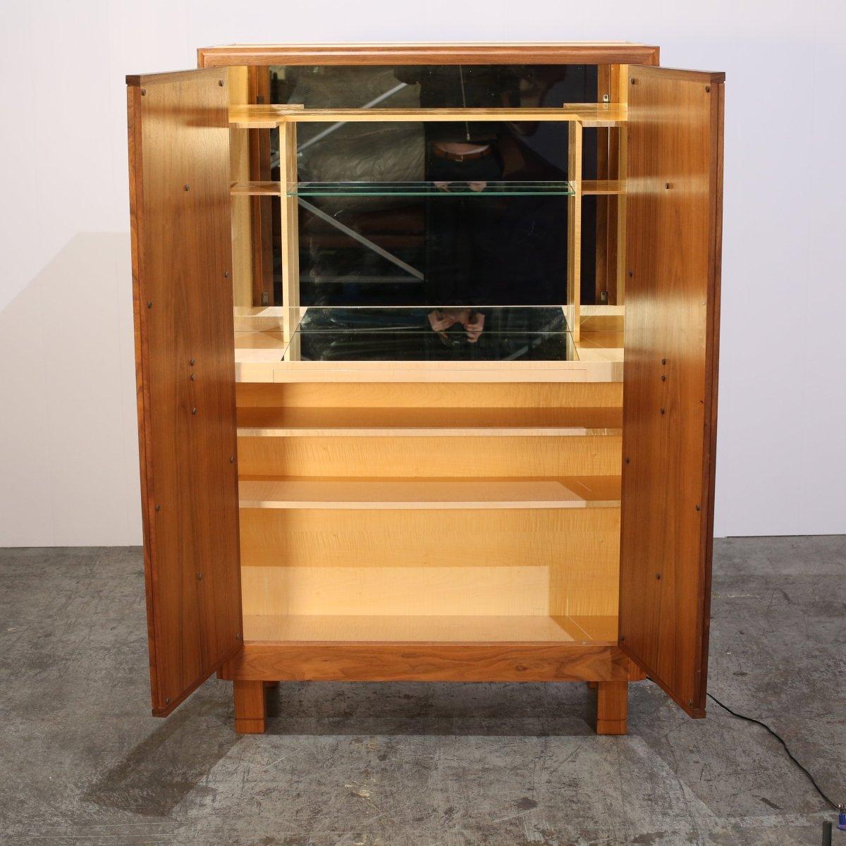 Maßgeschneiderter Getränkeschrank aus Holz im Zustand „Gut“ im Angebot in Basildon, London