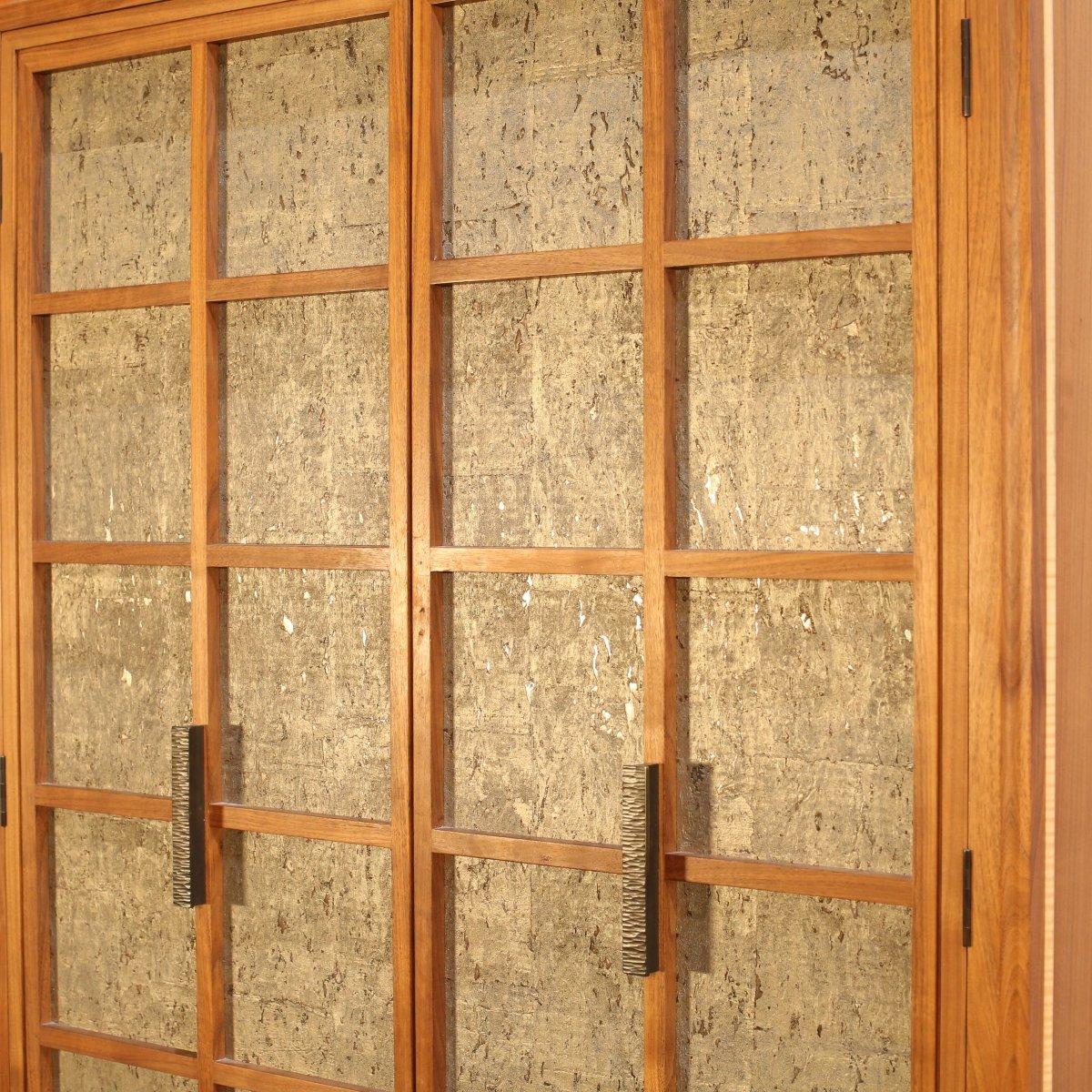 Maßgeschneiderter Getränkeschrank aus Holz im Angebot 1