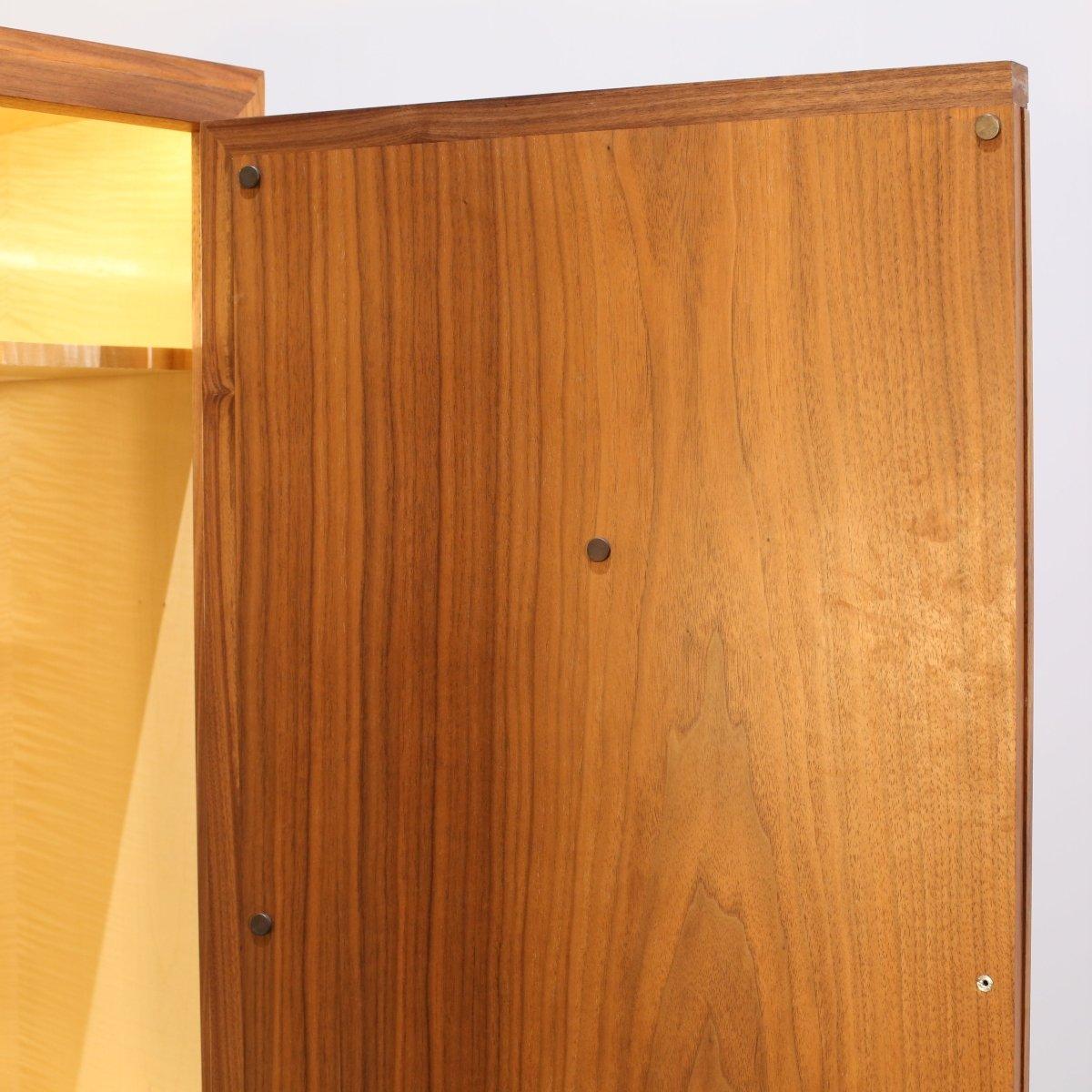 Maßgeschneiderter Getränkeschrank aus Holz im Angebot 3