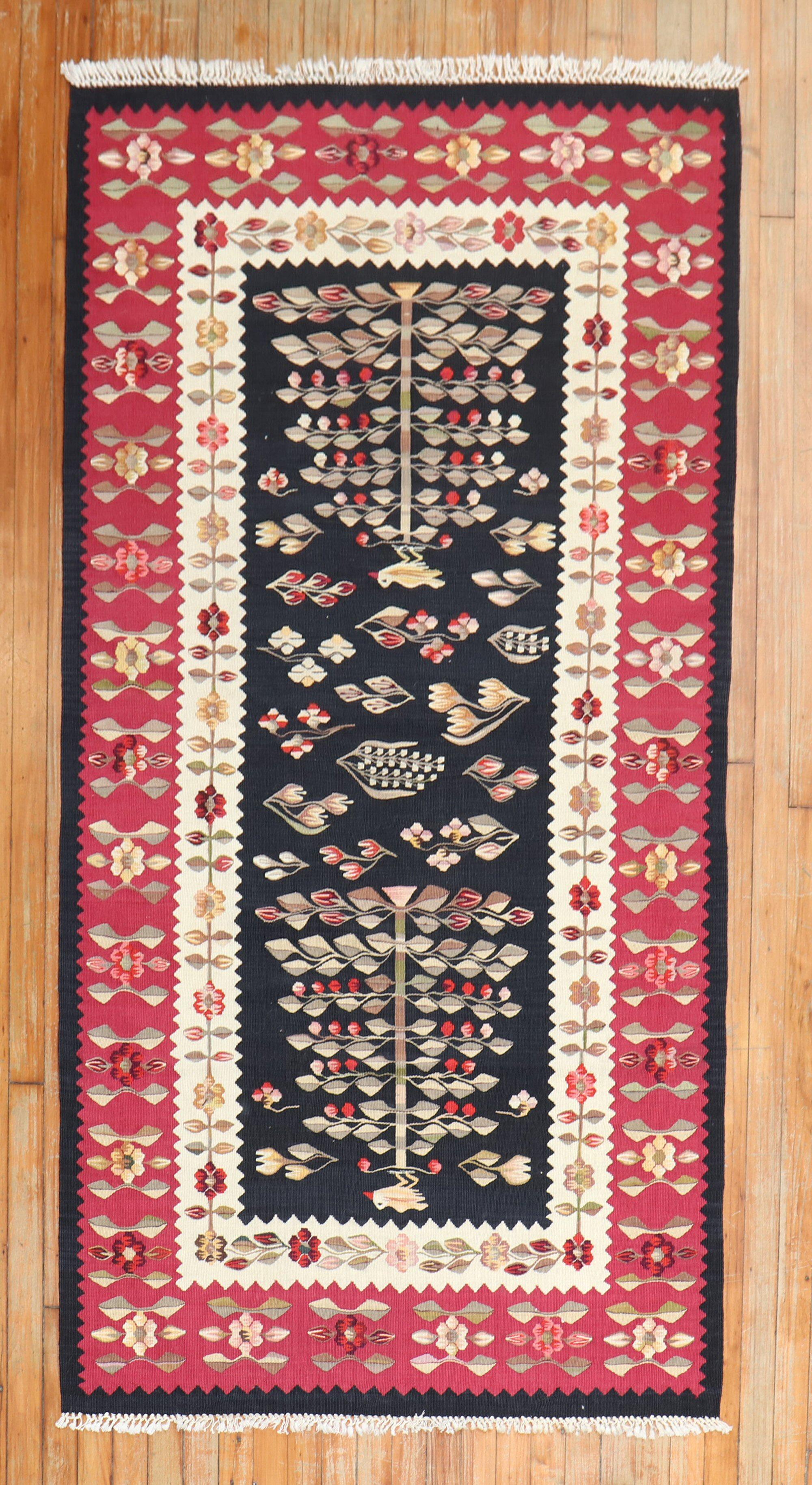 A beautiful early 20th Century Scatter Size  Besserabian kilim 

Measures: 3'7