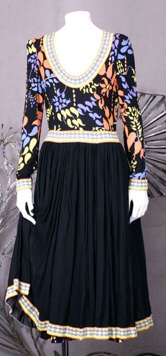 Seiden-Jersey-Kleid mit vollem Rock von Bessi