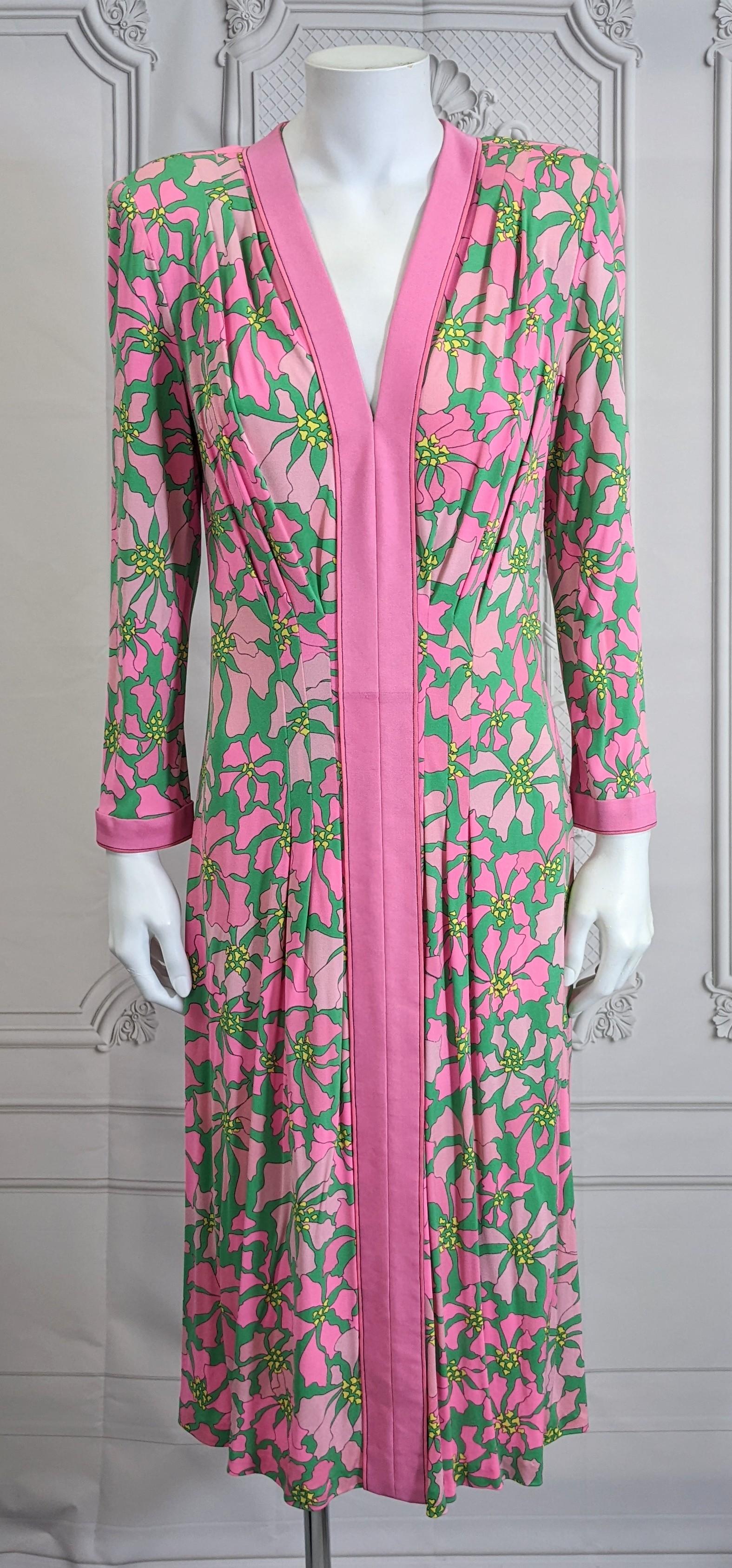 Bessi Kleid aus Seidenjersey mit Poinsettia-Druck im Zustand „Gut“ im Angebot in New York, NY