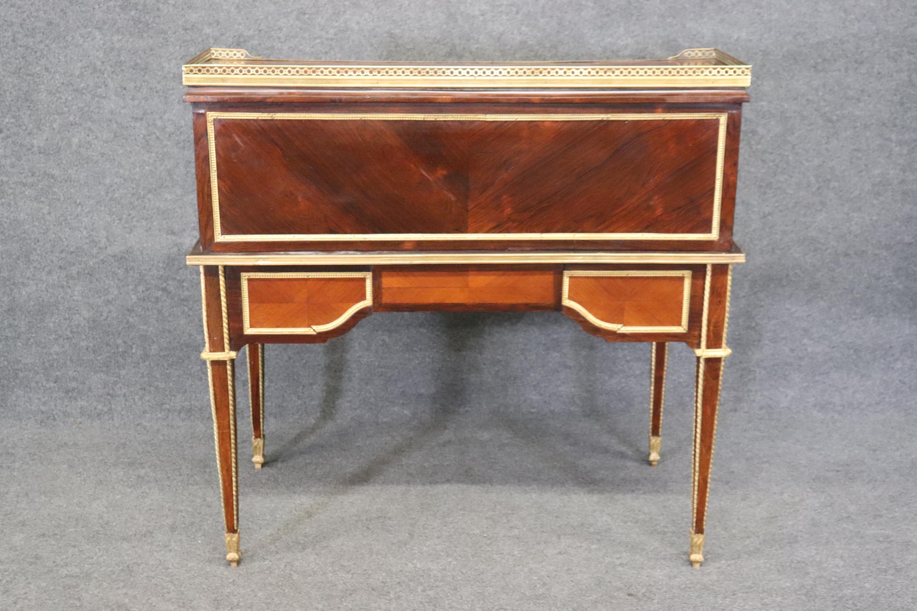 Best Dore' Bronzemontierter Putten-Schreibtisch aus Nussbaumholz in Zylinderform mit Leder  im Angebot 5