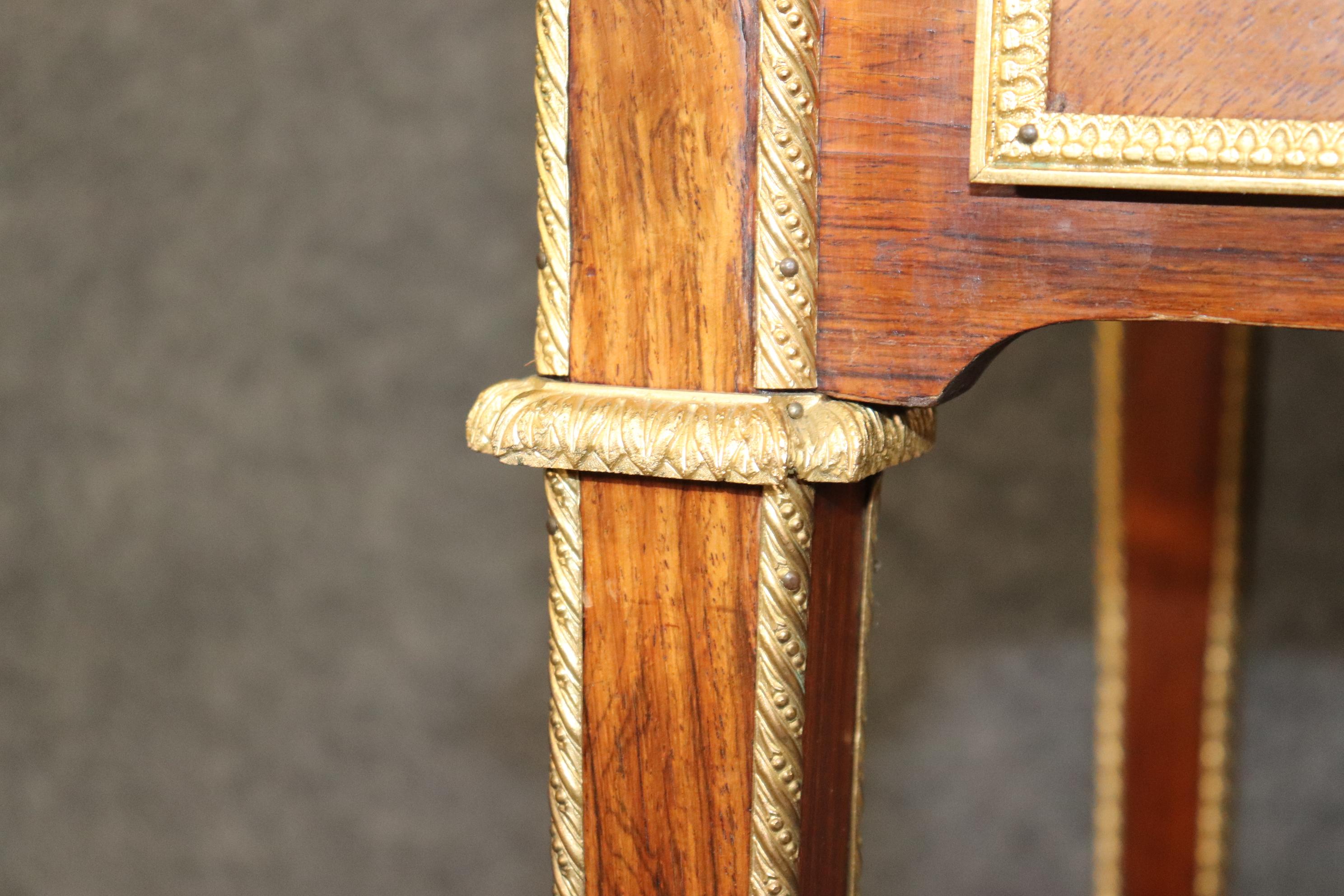 Best Dore' Bronzemontierter Putten-Schreibtisch aus Nussbaumholz in Zylinderform mit Leder  im Angebot 12