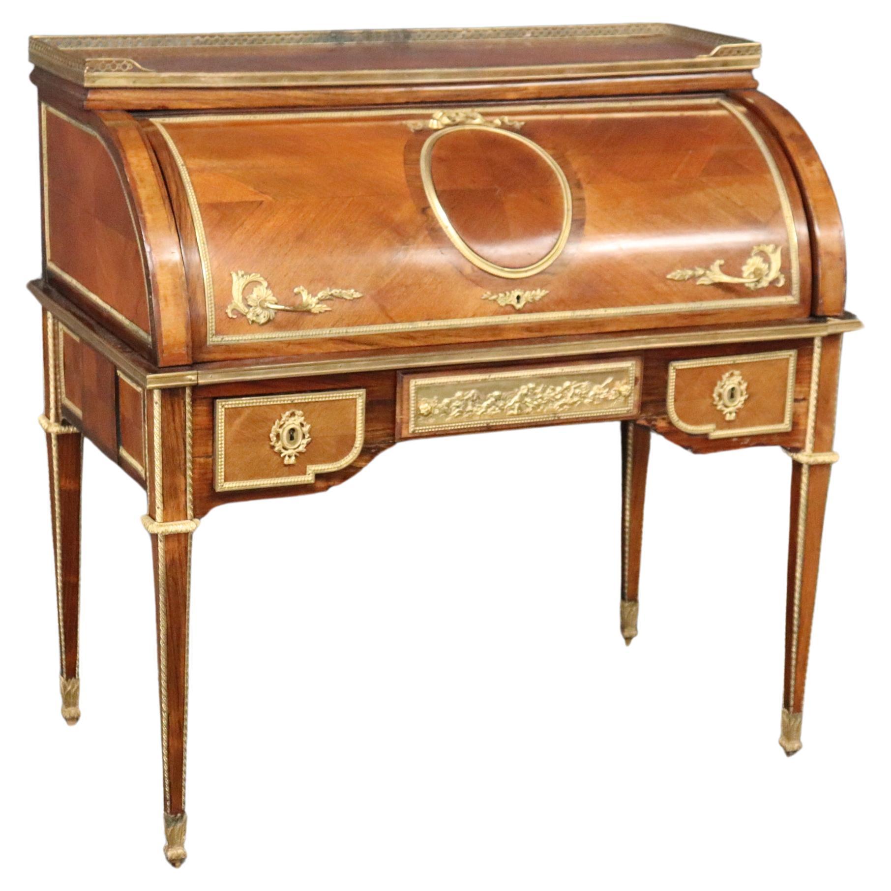 Best Dore' Bronzemontierter Putten-Schreibtisch aus Nussbaumholz in Zylinderform mit Leder  im Angebot