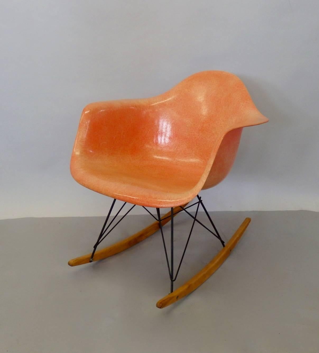 Mid-Century Modern Best Eames RAR Herman Miller Zenith Rope Edge Rocking Chair For Sale