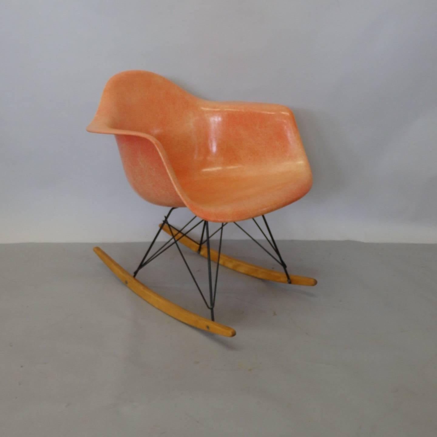 Best Eames RAR Herman Miller Zenith Rope Edge Rocking Chair In Excellent Condition For Sale In Ferndale, MI