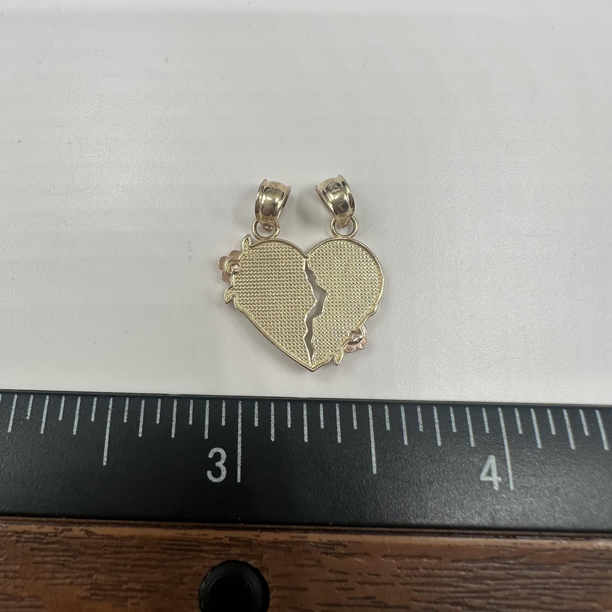 Pendentif coeur Best Friends en or jaune 14kt - Pendentif fendu, accents roses en vente 1