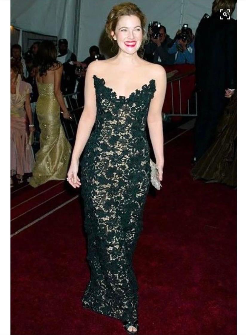 Editor’s note:
Look every bit a red-carpet star in this romantic choice for evening occasions. Crafted in intricately embroidered lace, this design by Oscar De La Renta is a highly collectible item. First seen in 2006, this strapless dress was worn