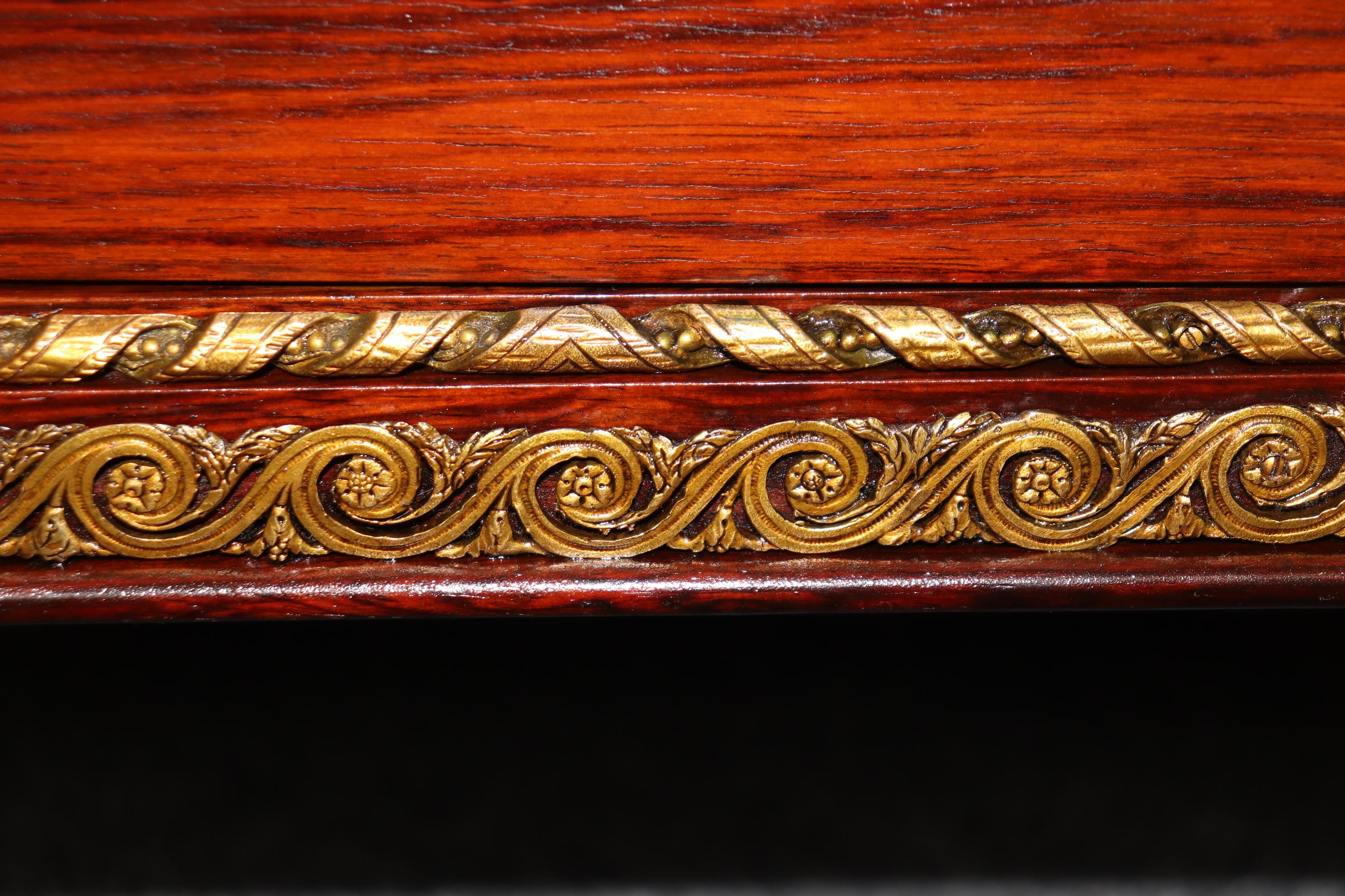 Beste Qualität Bronze montiert Französisch Louis XVI Marmor Top Palisander Sideboard  im Angebot 5