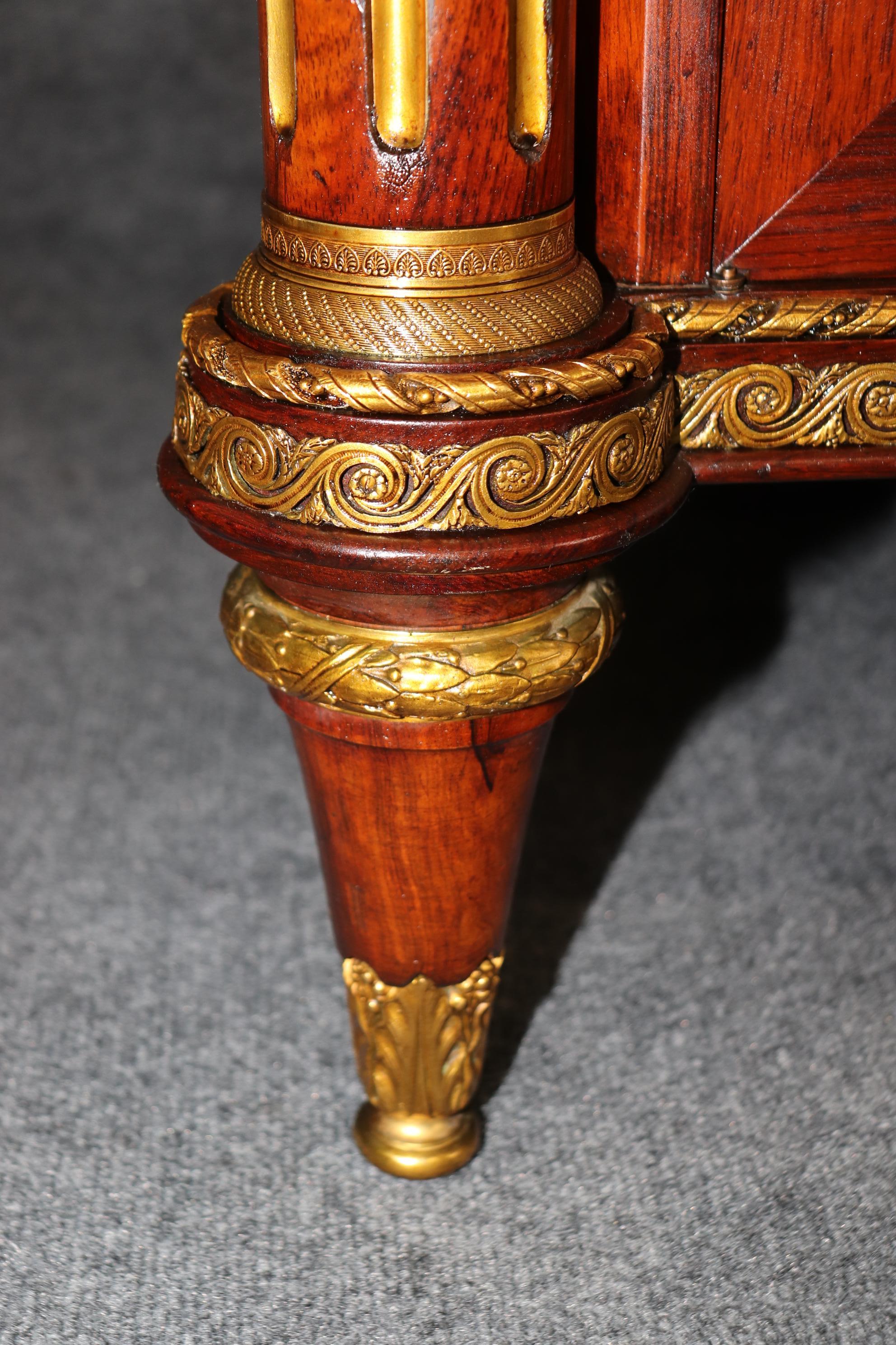 Beste Qualität Bronze montiert Französisch Louis XVI Marmor Top Palisander Sideboard  (Frühes 20. Jahrhundert) im Angebot