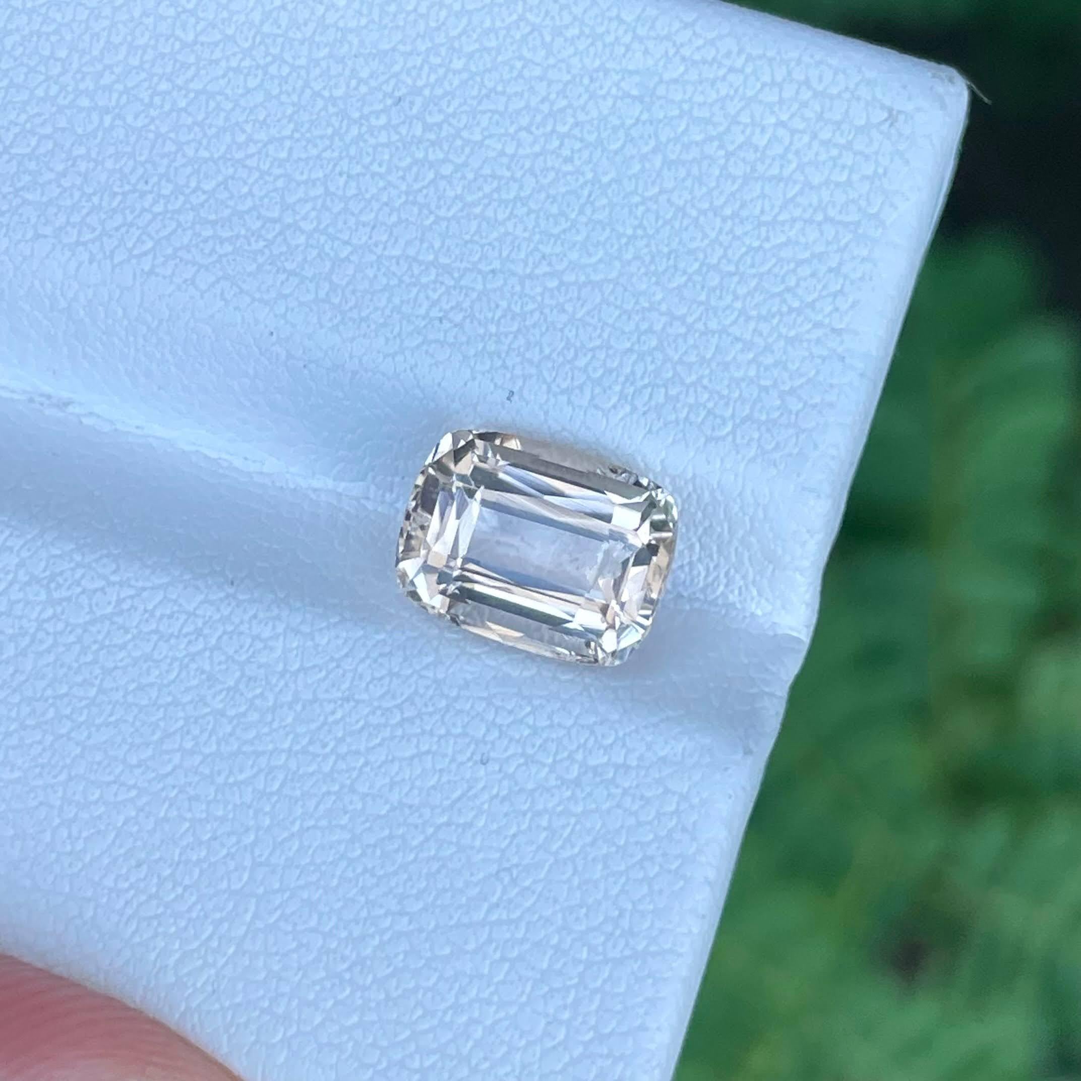 Migliore qualità Topazio 3,55 carati Fancy Cushion Cut Gemma pakistana naturale In condizioni Nuovo in vendita a Bangkok, TH