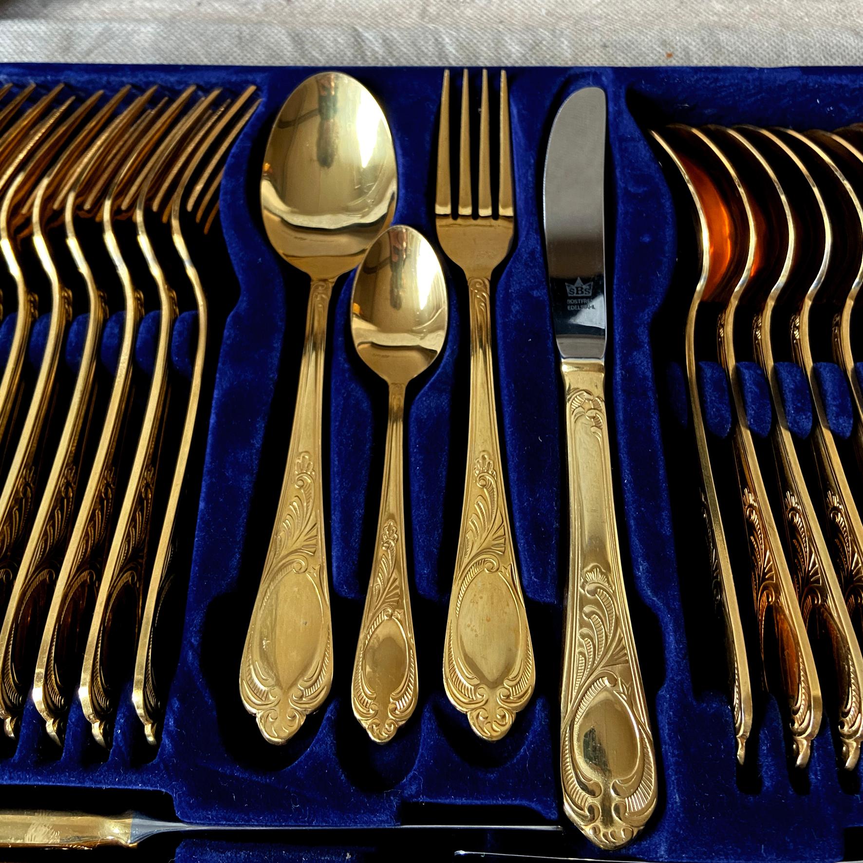 Bestecke Solingen German 23/24 Karat gold-plated 12 person cutlery set in carry case.
Items are individually marked with 