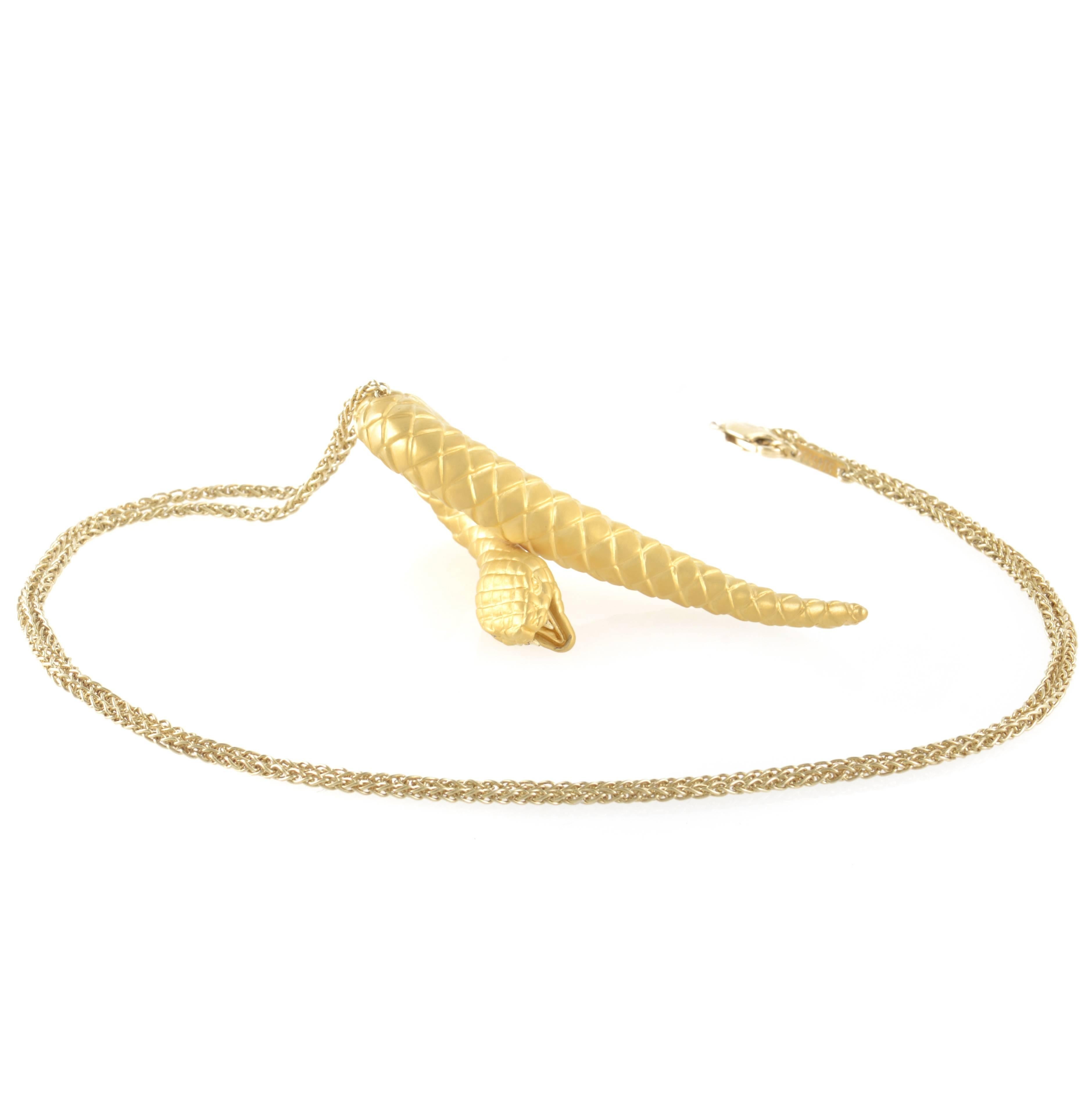 Fiercely majestic, this pendant necklace from Carrera y Carrera is perfect for a daring lady. The necklace is made of 18K yellow gold and features a snake-shaped pendant also made of the same precious material.