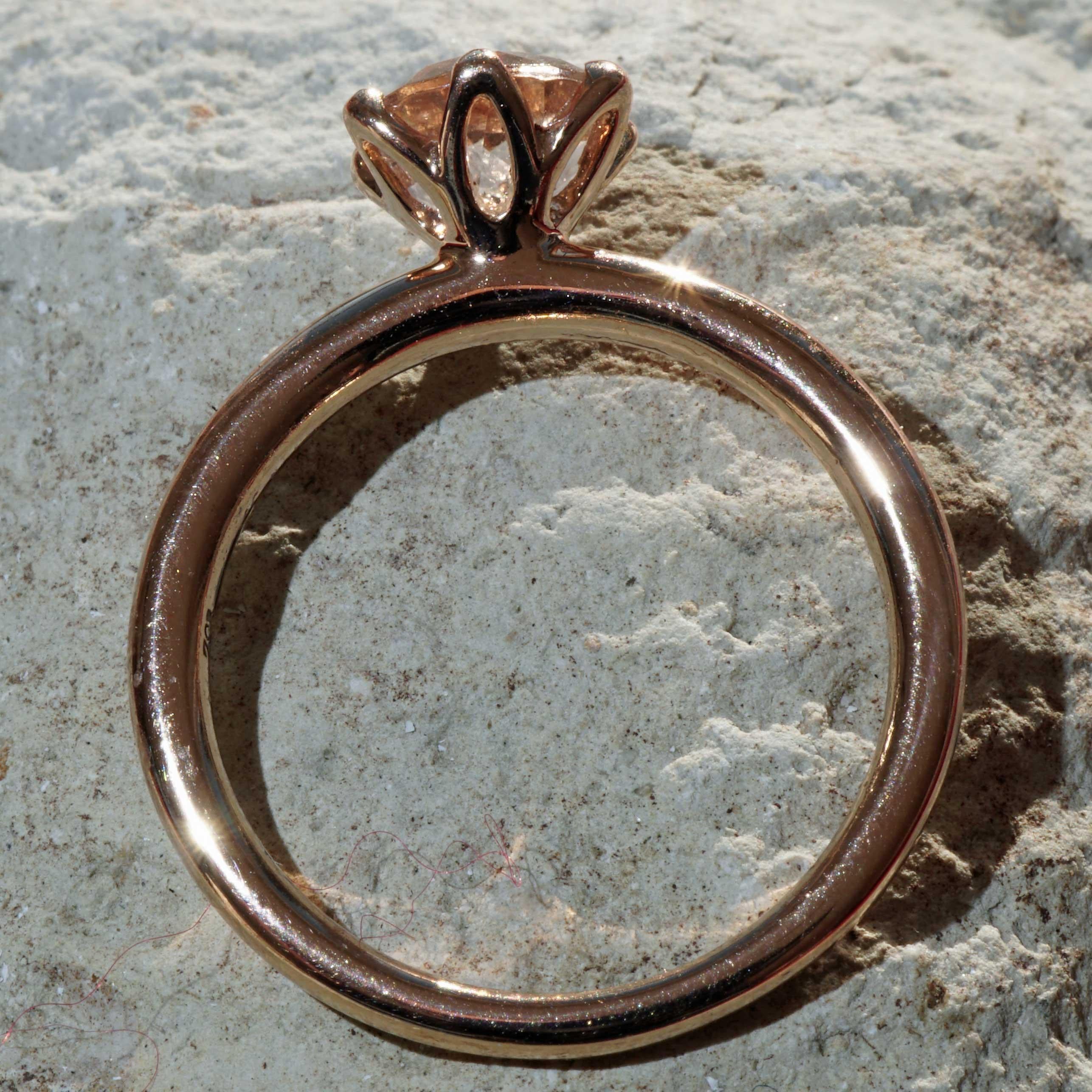 Morganit Ring made in Valenza  finest Goldsmith´s Work Bestseller Combination For Sale 3
