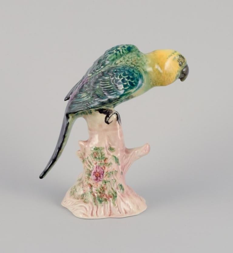 Britannico Beswick, Inghilterra. Statuetta in porcellana di un pappagallo. Circa anni '30/'40 in vendita