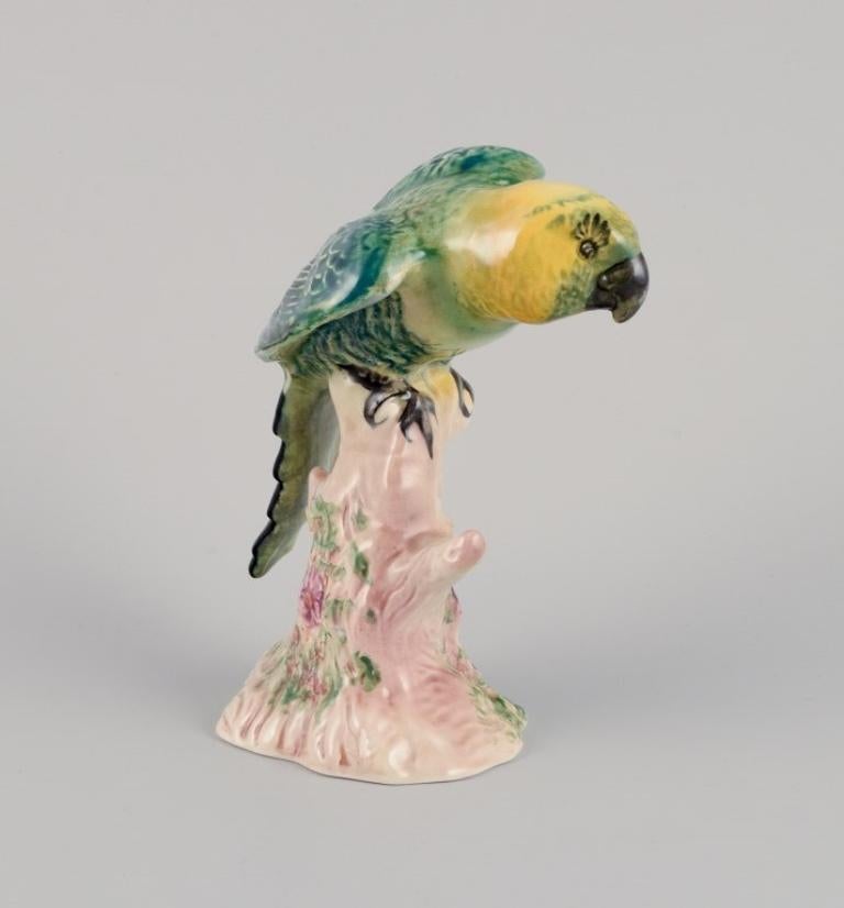 Hand-Painted Beswick, England. Porcelain figurine of a parrot. Approx. 1930s/40s For Sale