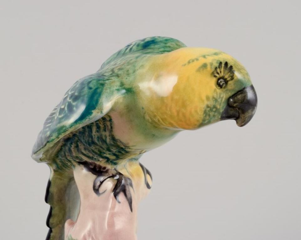 Beswick, England. Porcelain figurine of a parrot. Approx. 1930s/40s In Excellent Condition For Sale In Copenhagen, DK