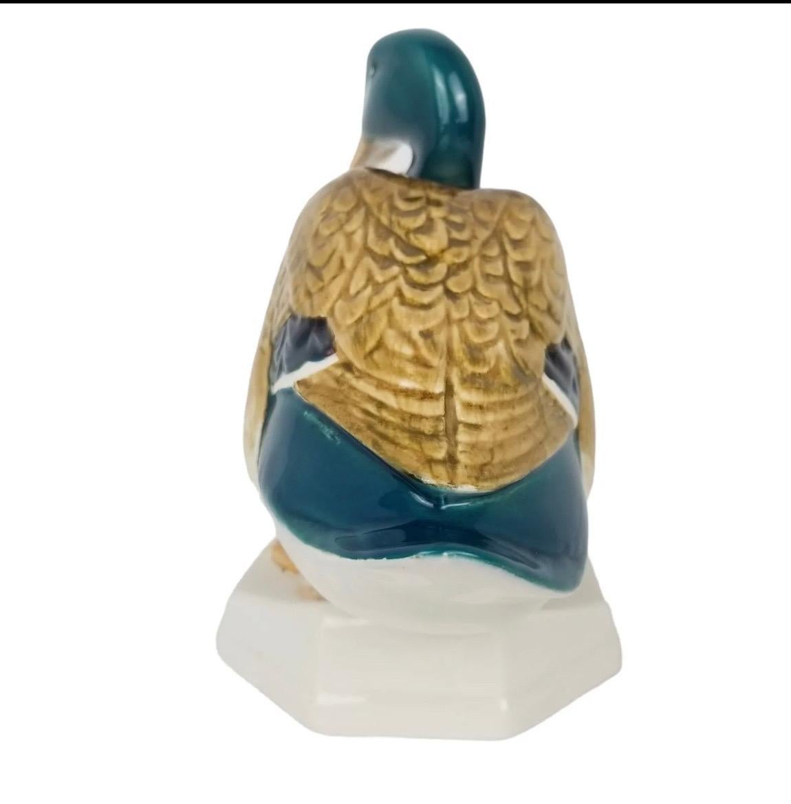 Enhance Your Collection with a Vintage Beswick Mallard Duck - Squatting (817/2)

Expand your collection of exquisite vintage pieces with the captivating Mallard Duck - Squatting (817/2) by Beswick. Produced between 1940 and 1969, this beautiful