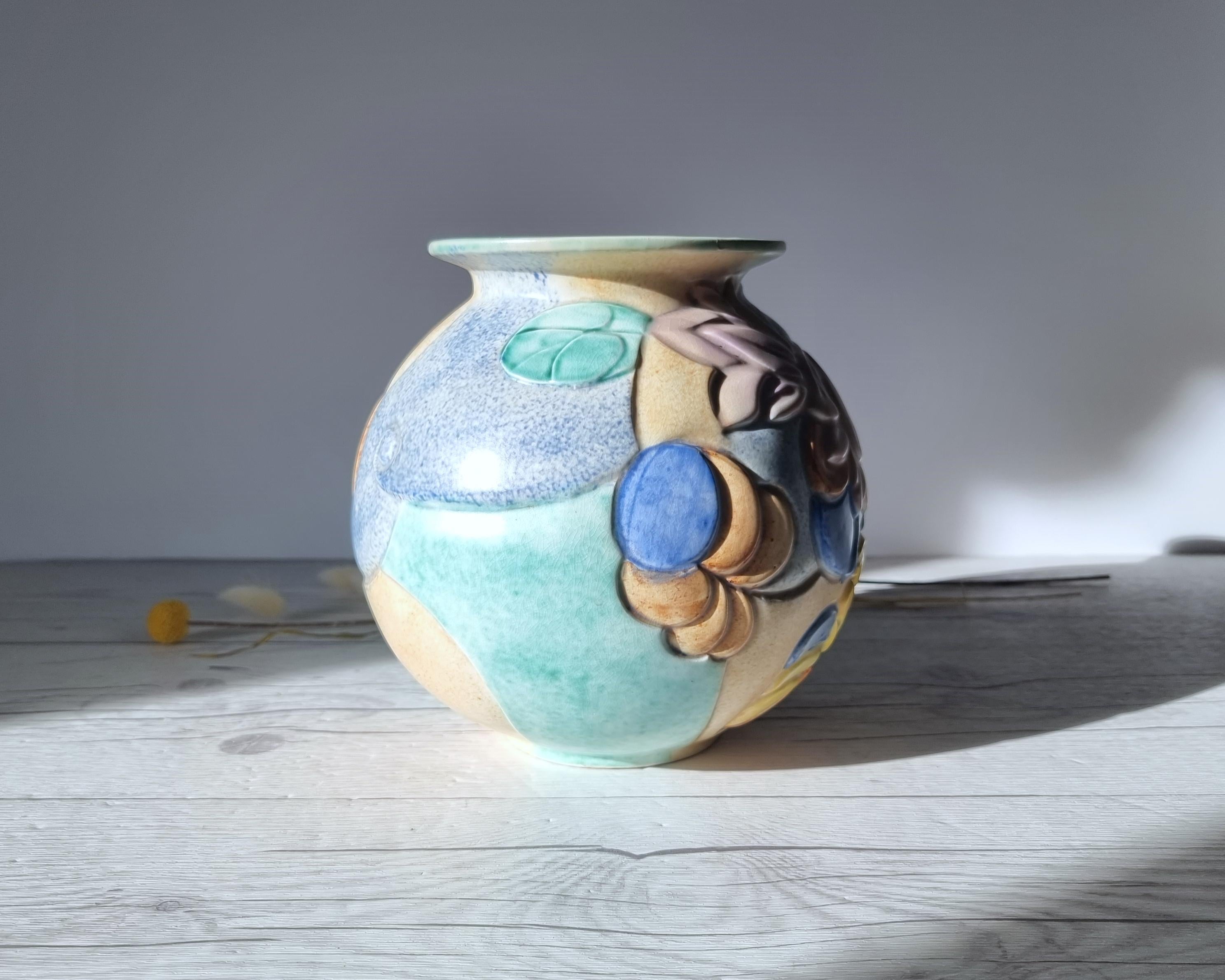 Beswick Keramik, Art Deco Satin-Matt Sherbet Palette Glasur geschnitzte Globusvase im Angebot 3