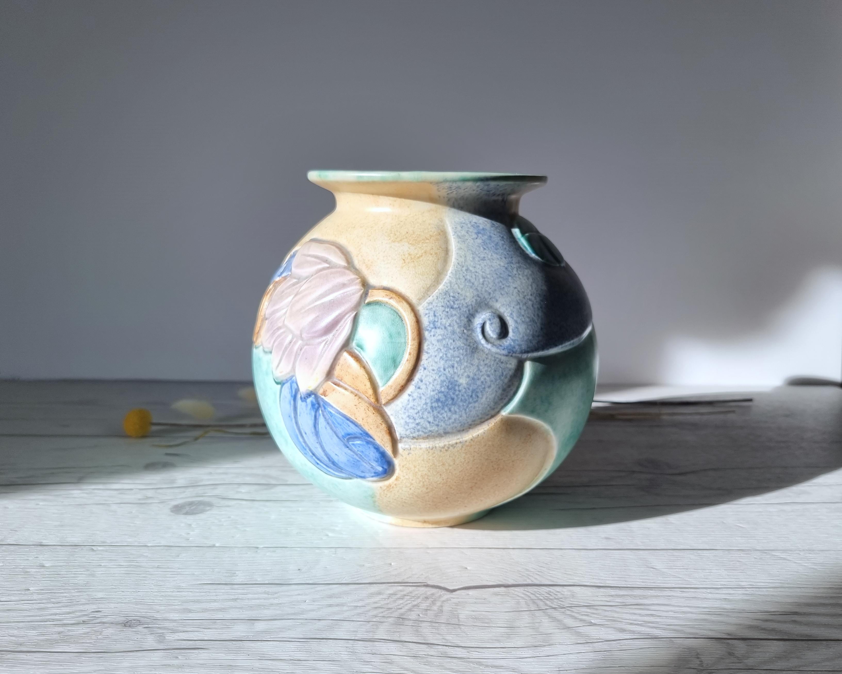 Beswick Pottery, Art Deco Satin-Matt Sherbet Palette Glaze Carved Globe Vase For Sale 2
